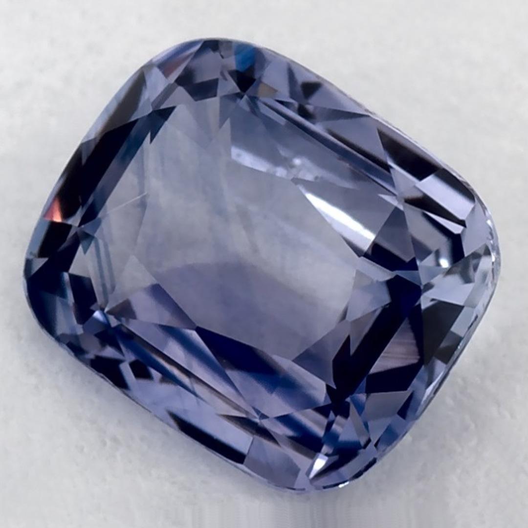Ein sehr wertvoller September-Geburtsstein mit einer bezaubernden blauen Farbe. Man glaubt, dass sie dem Leben Glück und Reichtum bringen.

Entdecken Sie die lebendige Kollektion von Smaragden, Rubinen und Saphiren in unserem Geschäft, die als lose