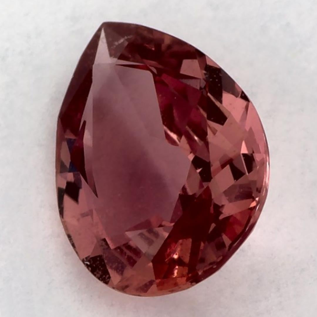 Ce saphir rose naturel offre élégance et sophistication. Avec sa riche saturation des couleurs et sa coupe précise, il constitue la pièce maîtresse parfaite pour une bague de fiançailles ou une conception de bijoux de luxe.

Ce saphir provient du
