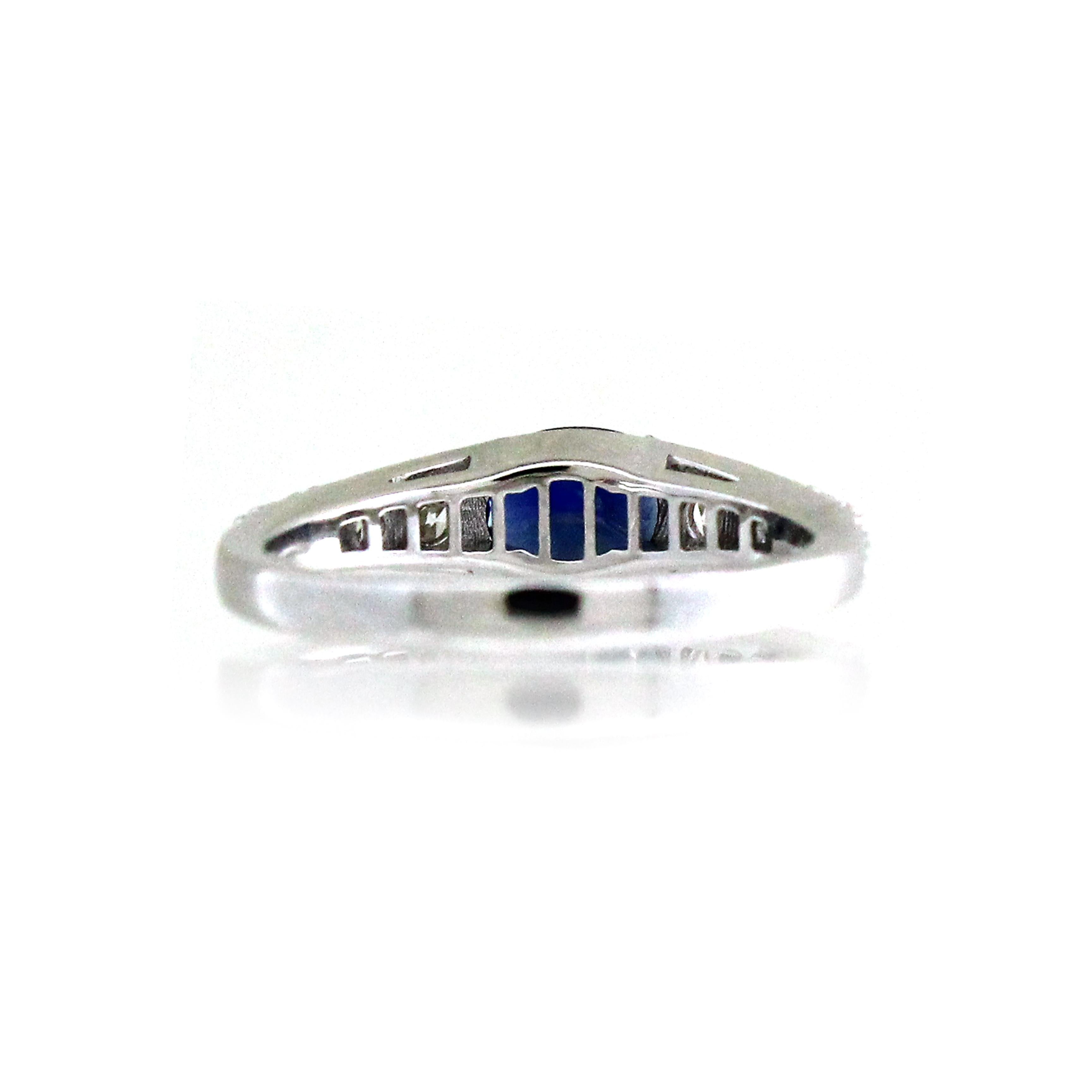 Modern 1.24 cts Sapphire Ring set along with old mine cut diamonds For Sale