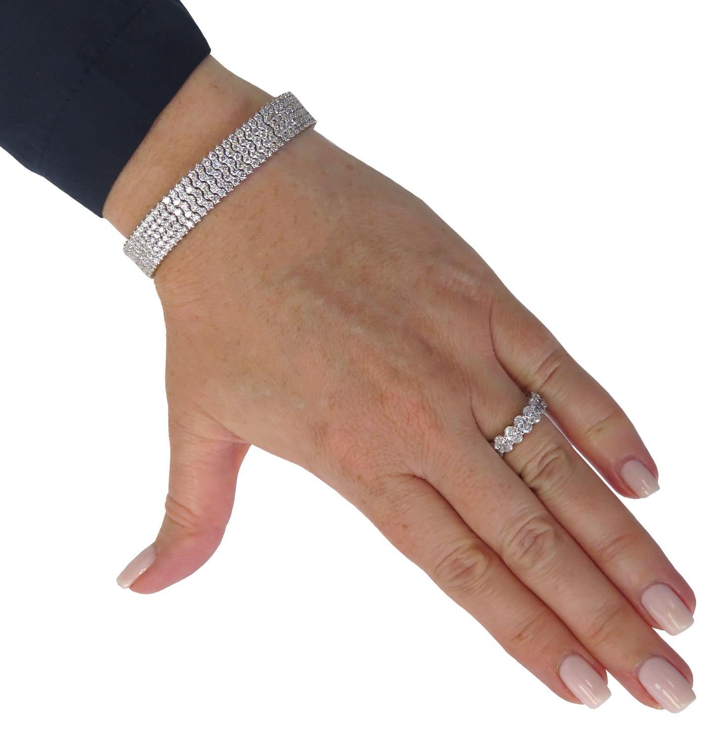 12,40 Karat Fünfreihiges Diamantarmband im Zustand „Neu“ im Angebot in Miami, FL