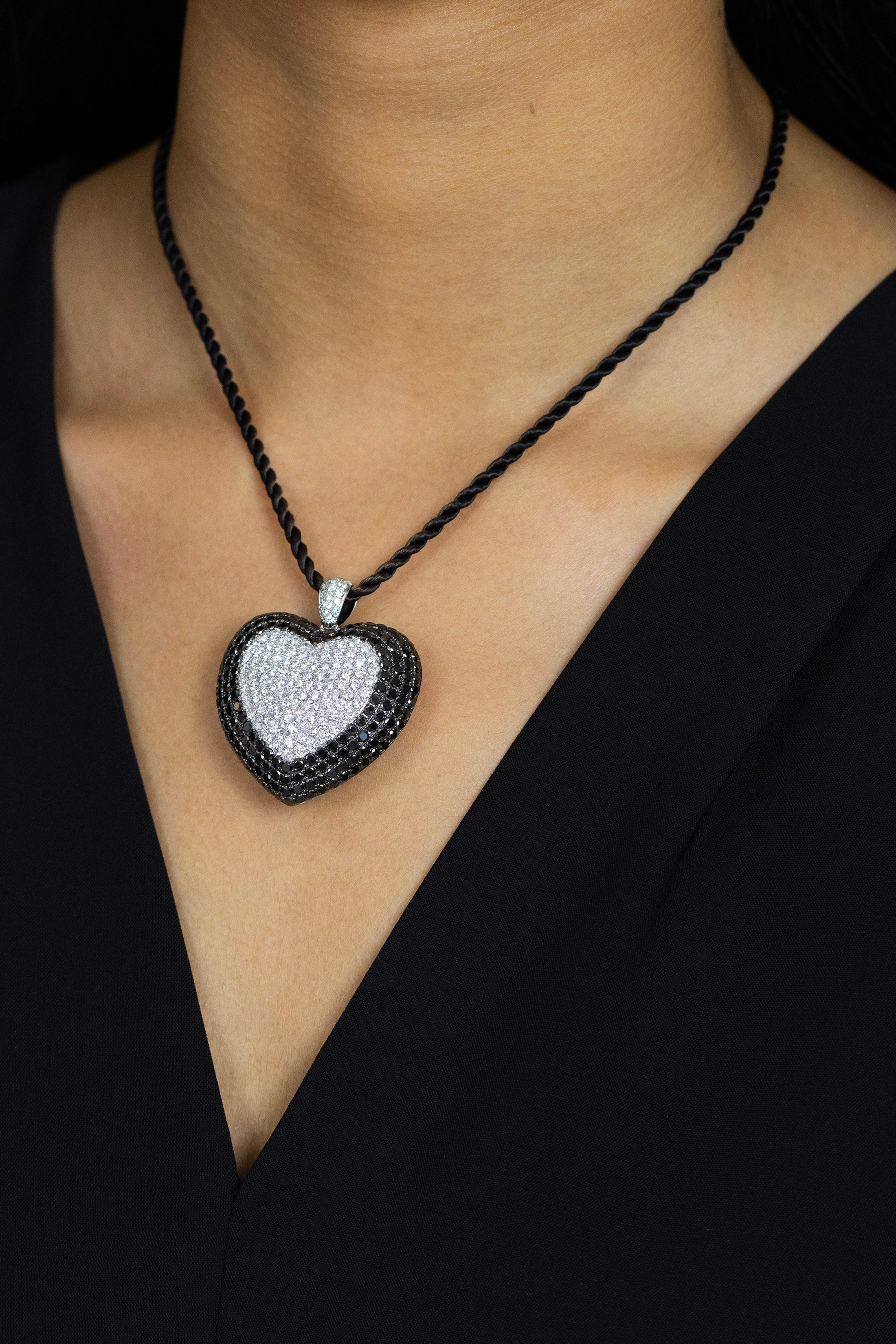 Contemporary 12.40 Carat Micro-Pave Black and White Diamond Heart Pendant Necklace For Sale