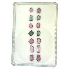 Pierre naturelle de 12.40 carats de taille fantaisie en spinelle grise et rose pour la haute joaillerie