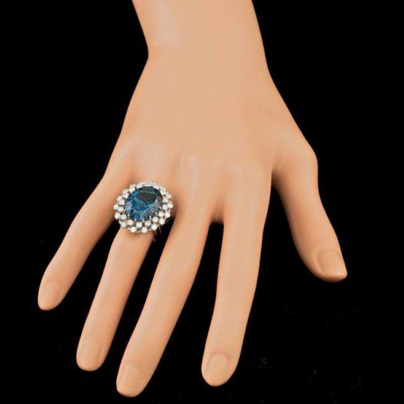 Anillo de oro blanco macizo de 14 quilates con topacio azul natural y diamantes de 12,40 quilates en Nuevo estado para la venta en Los Angeles, CA