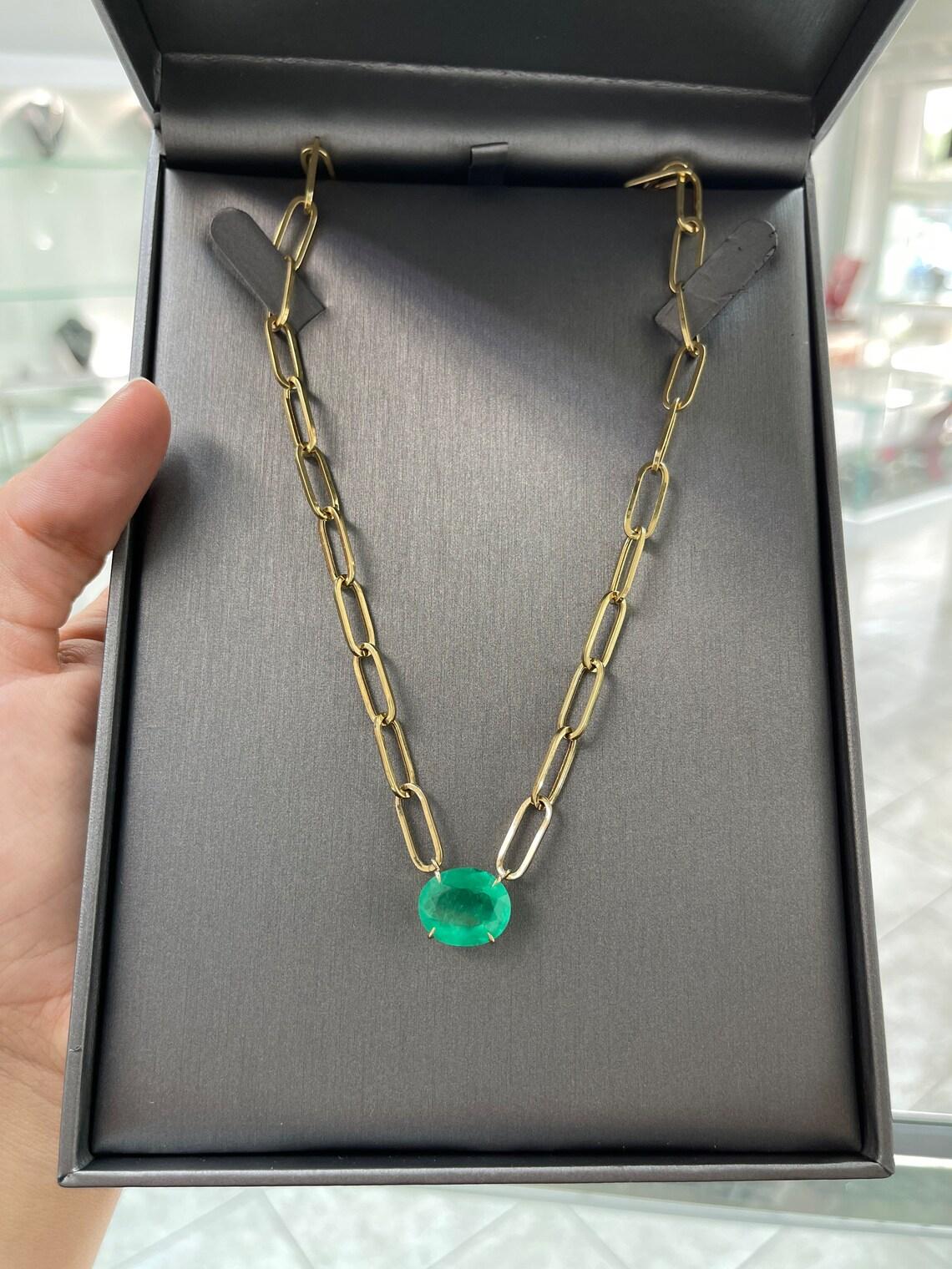 Taglio ovale Collana di smeraldi colombiani ovali 12,41ct 14K da Est a Ovest con catena a graffetta in vendita