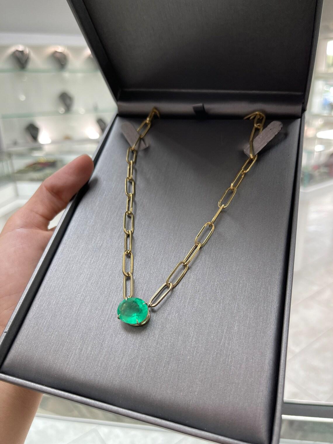 Modern 12.41ct 14K East to West Oval Colombian Emerald Necklace with Paper-Clip Chain For Sale