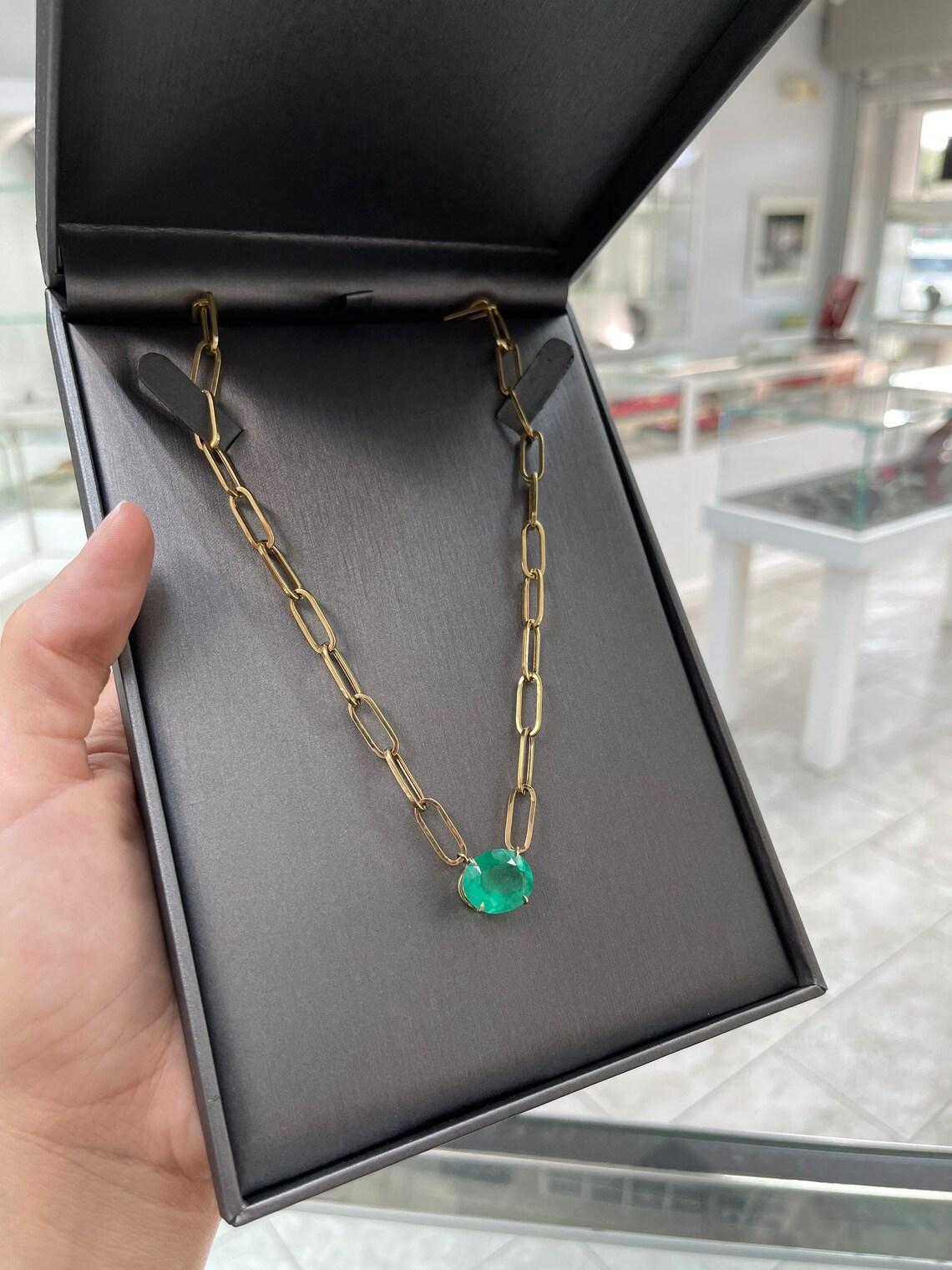 Oval Cut 12.41ct 14K East to West Oval Colombian Emerald Necklace with Paper-Clip Chain For Sale