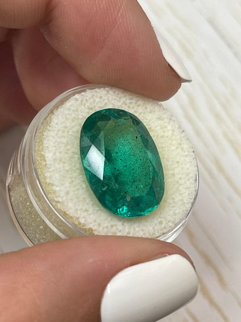 12.42 Carat Rich Green Colombian Emerald Oval Cut - May Birthstone Gem For Sale 2