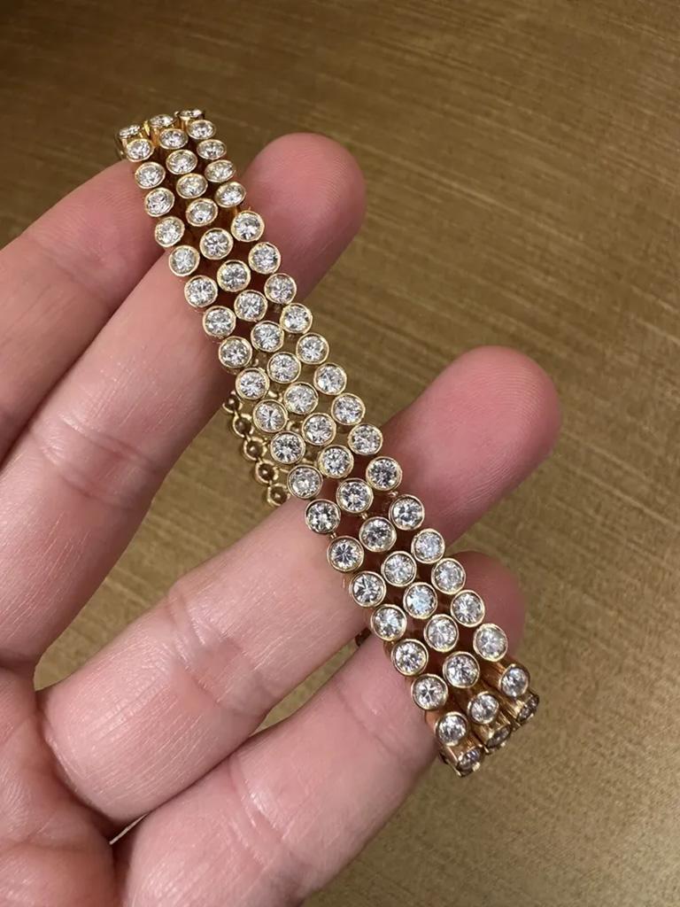 12,42 Karat Diamantarmband aus 18 Karat Gelbgold mit drei Reihen Diamanten in Lünettenfassung im Zustand „Hervorragend“ im Angebot in La Jolla, CA