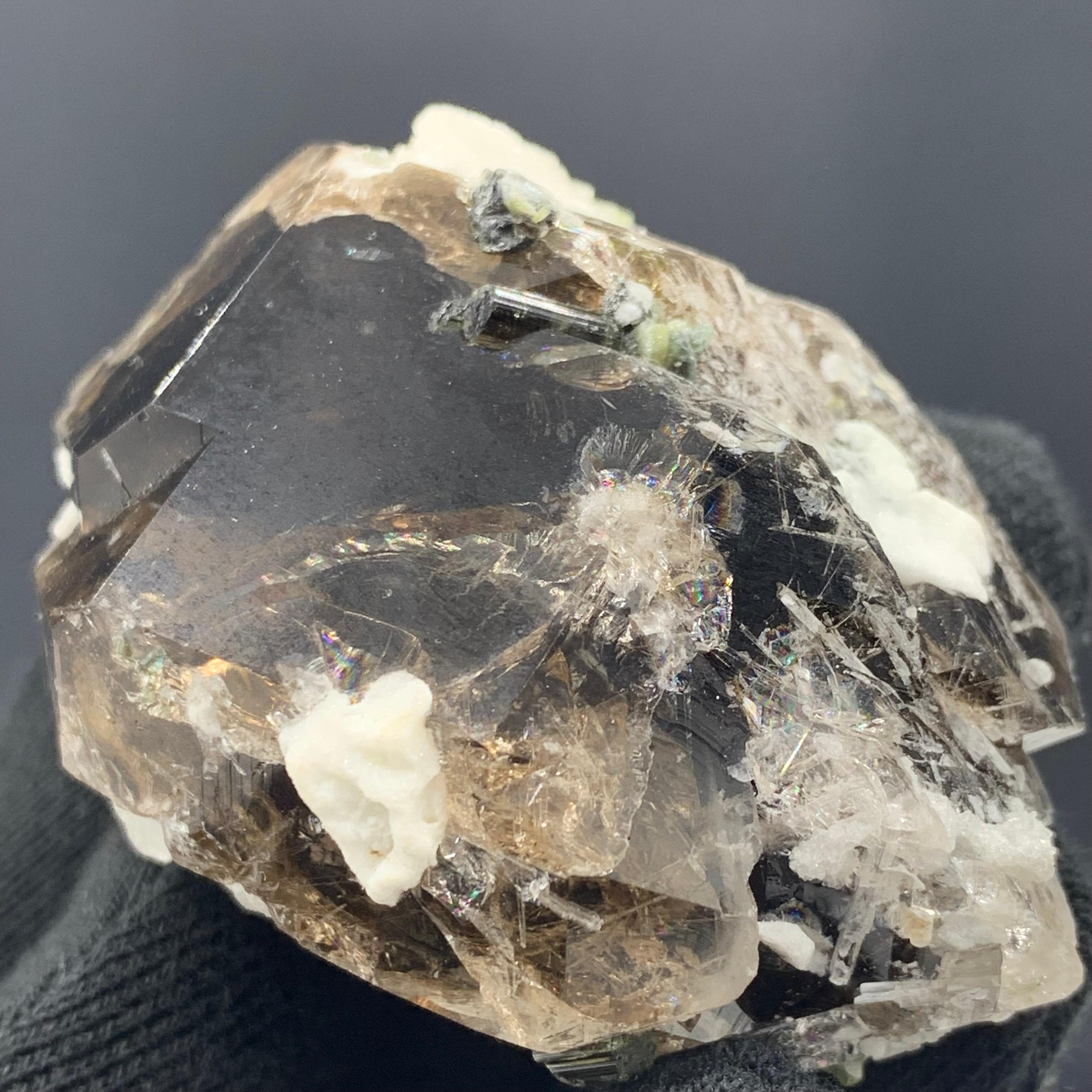 124.27 Gram Lovely Smoky Quartz With Tourmaline Crystals From Skardu, Pakistan  In Good Condition For Sale In Peshawar, PK