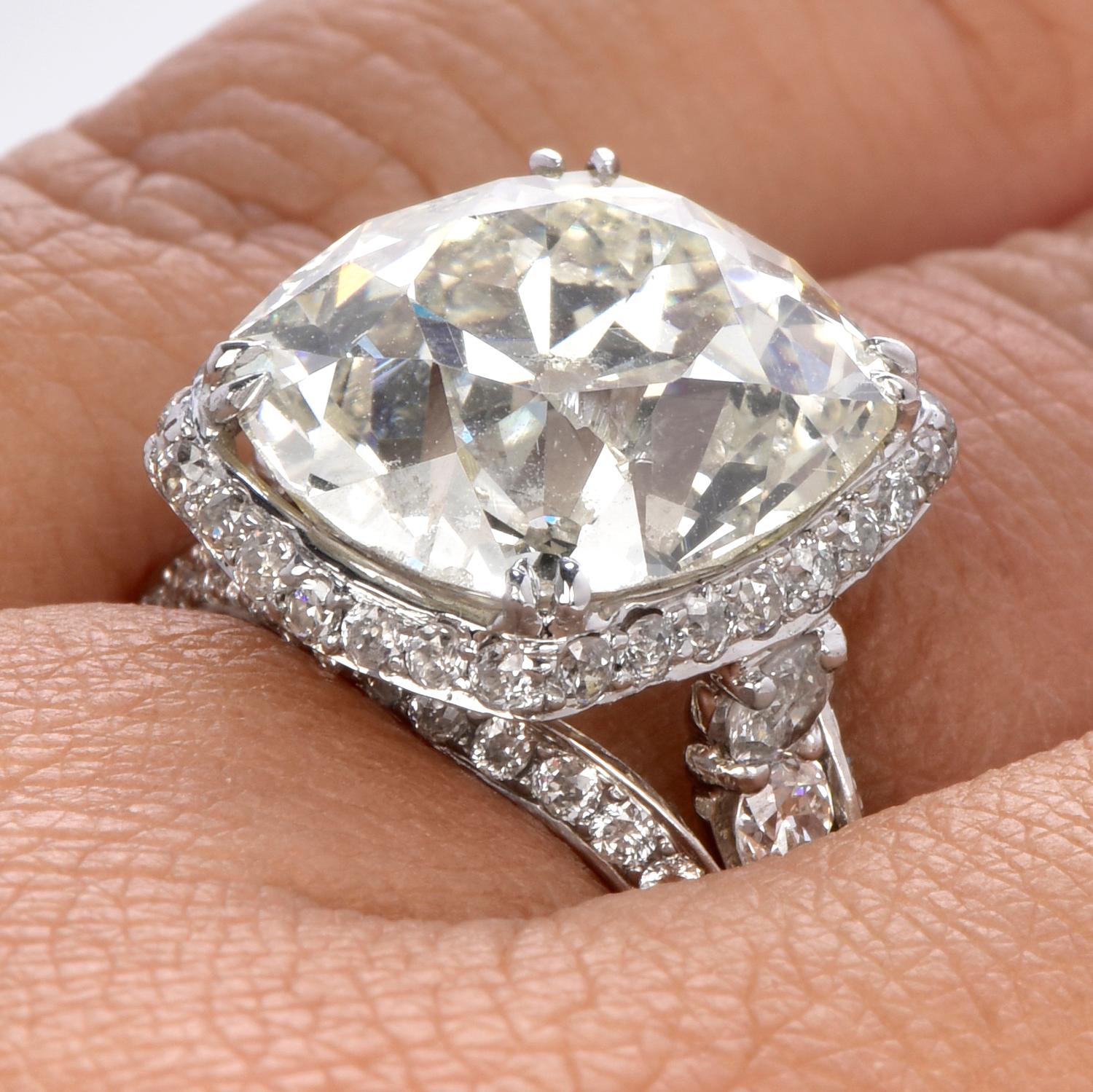 Art Deco 12.43 Carats Cushion Diamond 18k Gold Engagement Ring