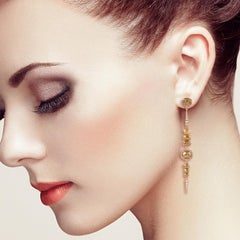 12,43 Karat Fancy Diamond 18 Karat Gold Linear Ohrringe