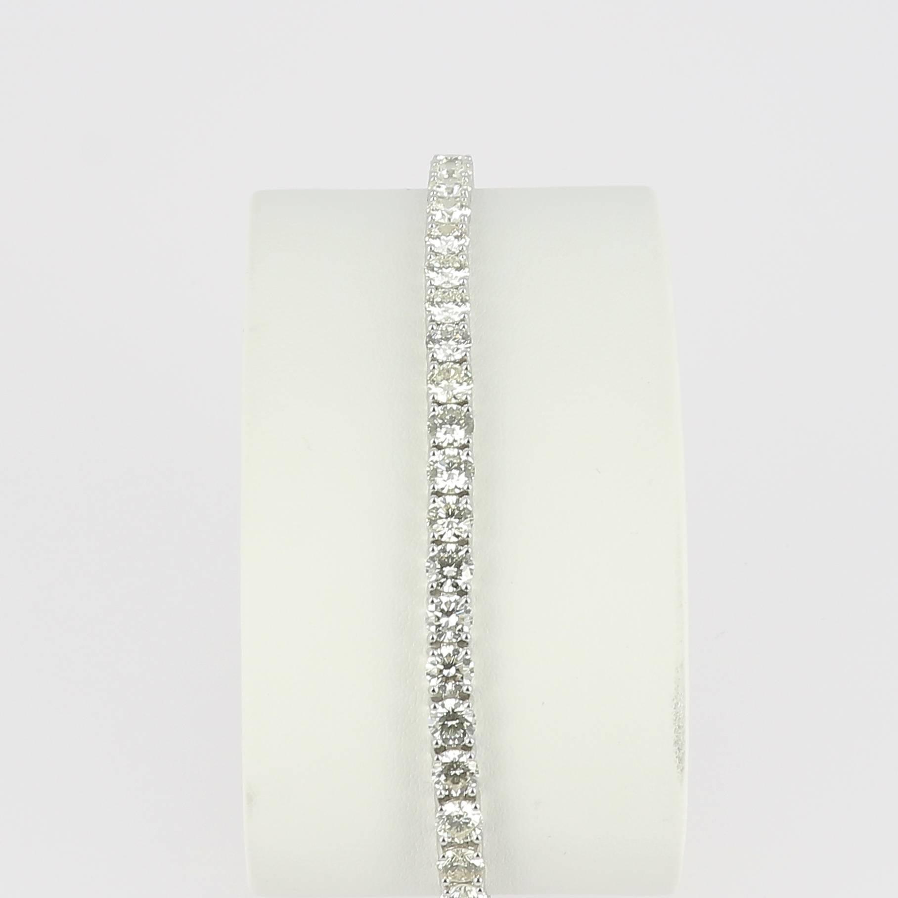 12.44 Carat Round White Diamond Tennis Bracelet 18K White Gold / Line Bracelet In New Condition For Sale In Istanbul, TR