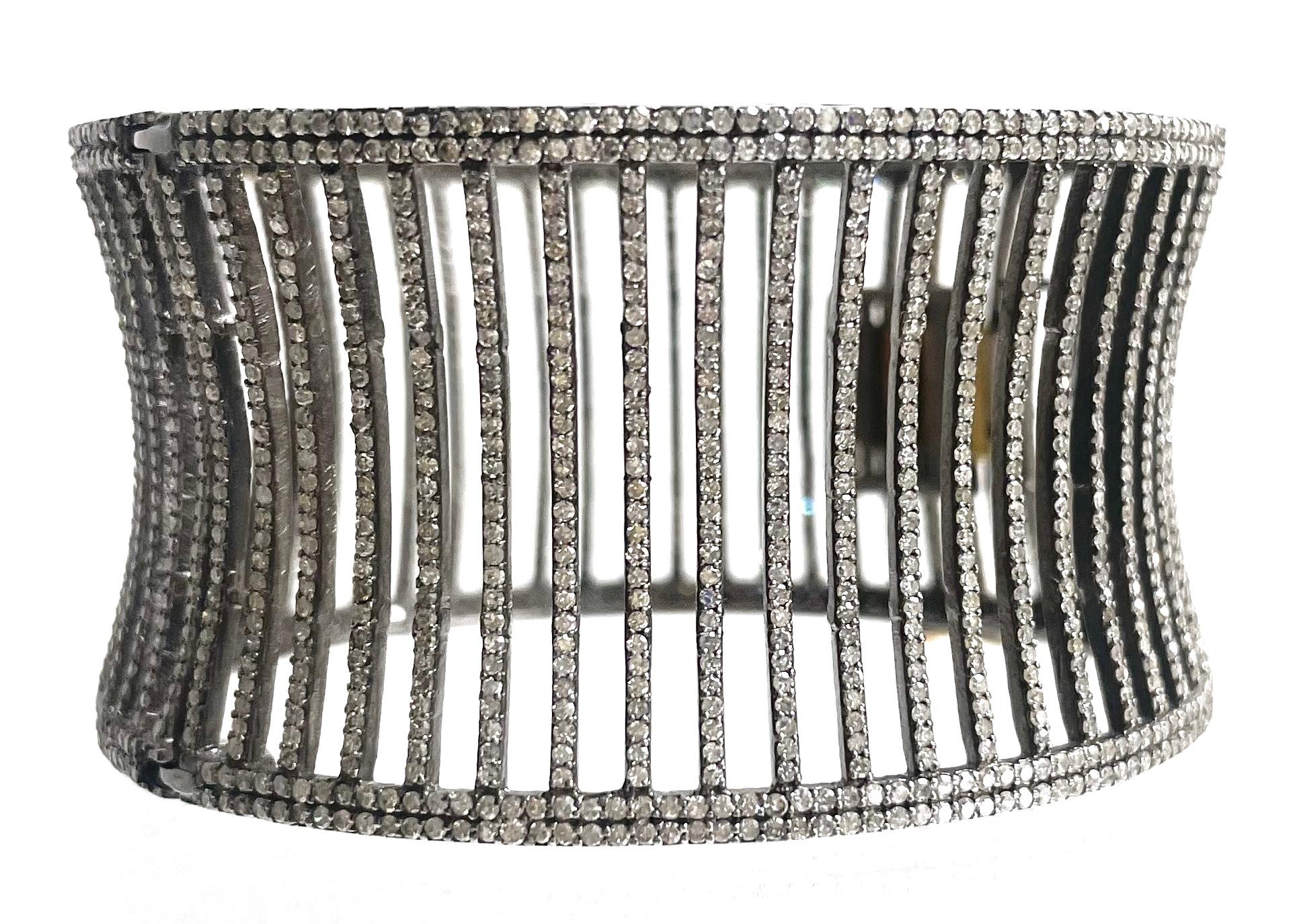 12.44 Carats Pave Diamond Cuff Paradizia Bracelet en vente 5
