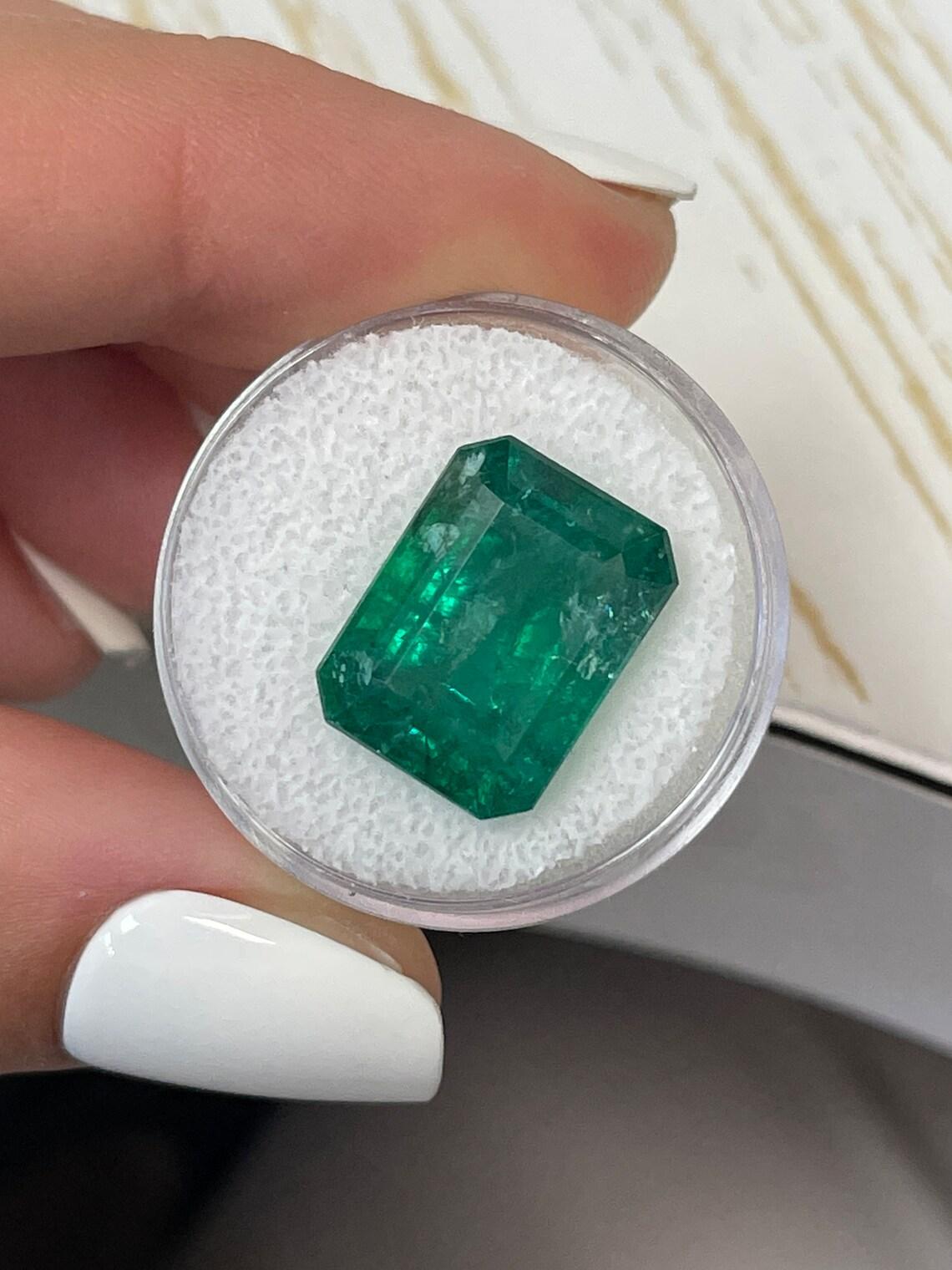 12,45 Karat 15,6x12 Tiefgrüner sambischer Smaragd - Smaragdschliff Mai-Geburtsstein Edelstein (Moderne) im Angebot
