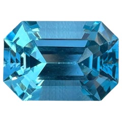 12.45 Carats Marvelous Swiss Blue Topaz Gemstone Topaze pour bagues Topaze à facettes