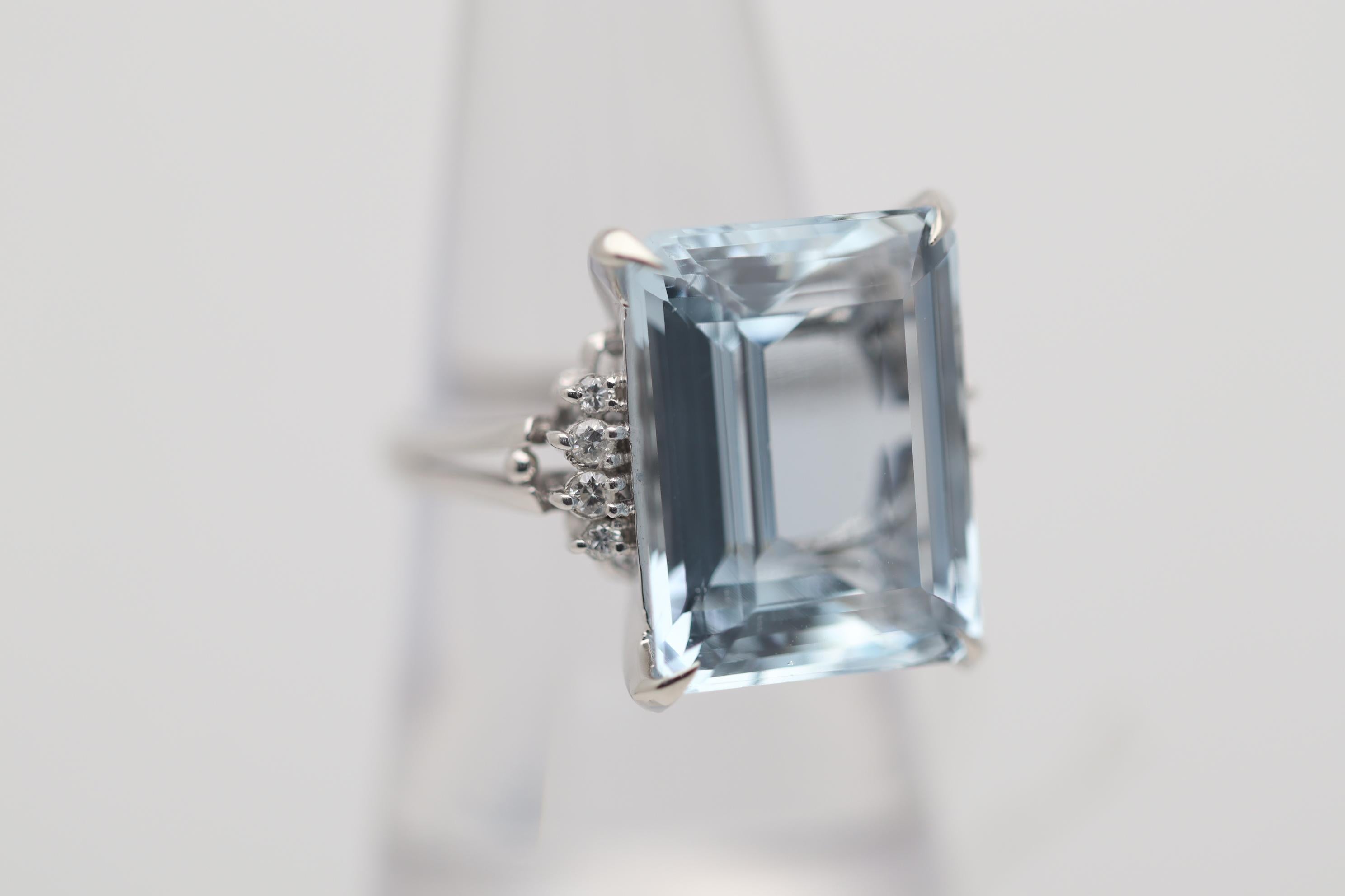 Emerald Cut 12.46 Carat Aquamarine Diamond Platinum Ring For Sale