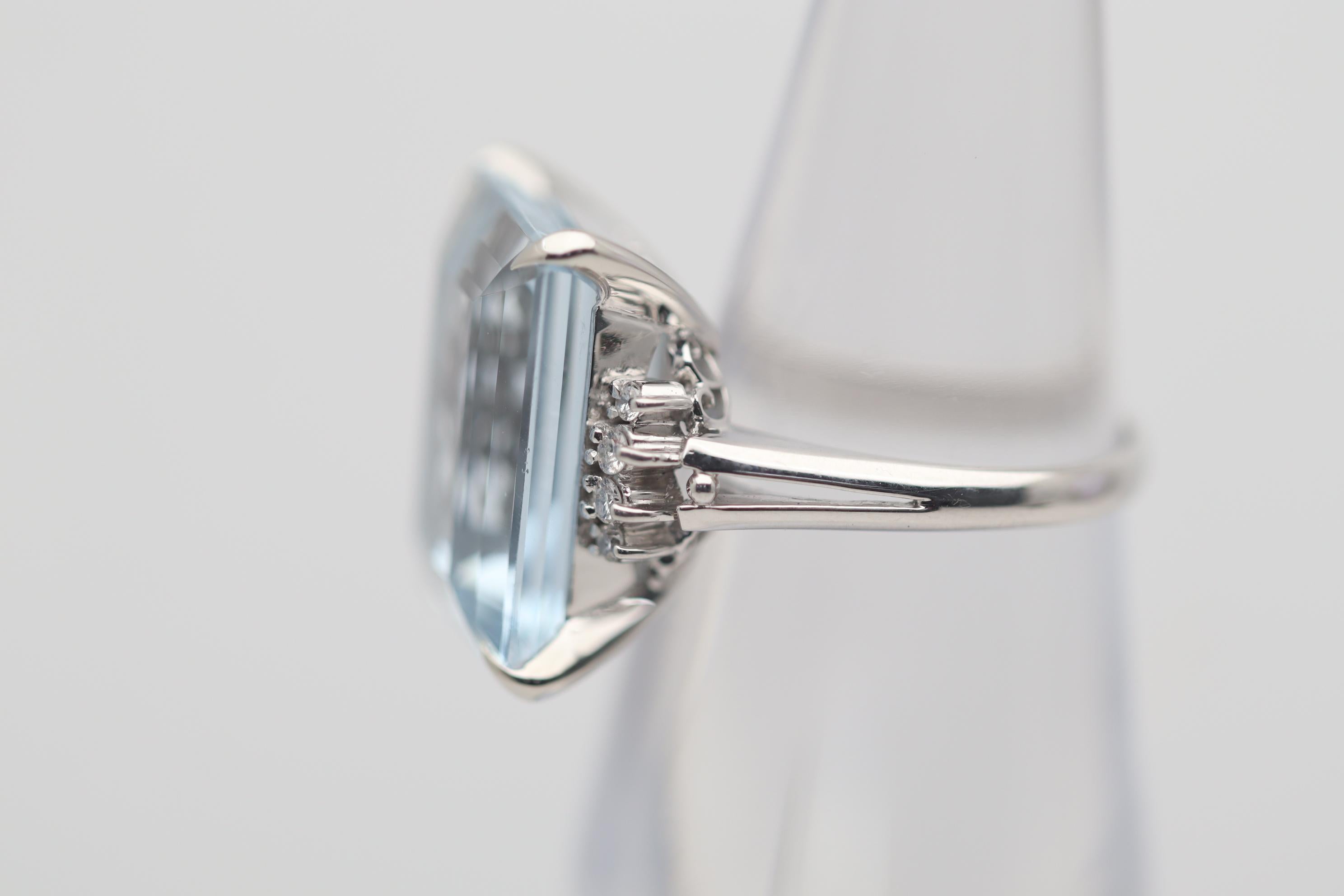 12.46 Carat Aquamarine Diamond Platinum Ring In New Condition For Sale In Beverly Hills, CA