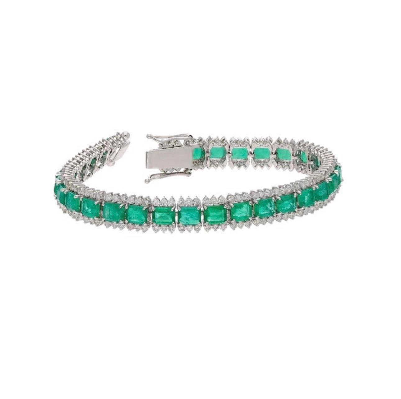 
Introducing a stunning Natural Zambian Emerald Tennis bracelet of exceptional quality. Featuring high-quality emeralds and top-notch diamonds with VS1 clarity and G color. The emerald boasts an impressive 12.46 carats, while the diamonds total 3.25