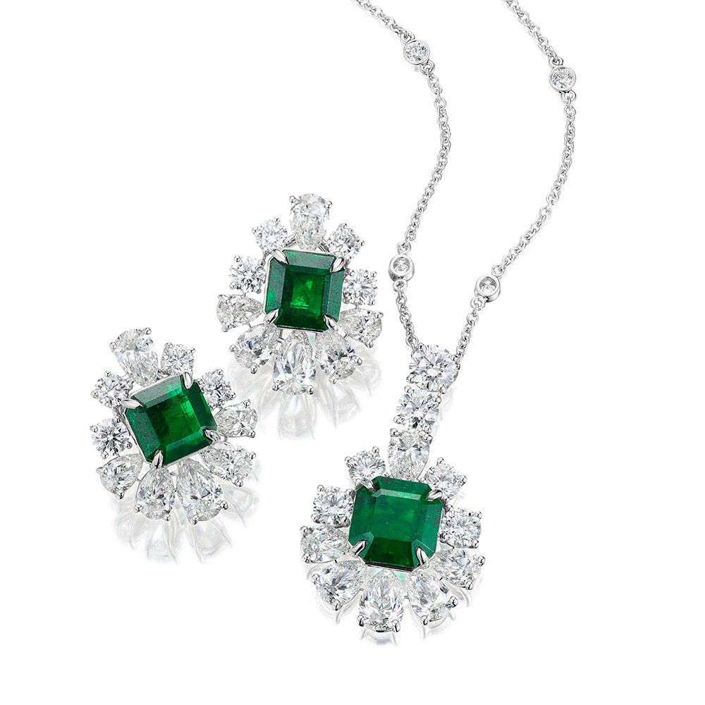 Modern 12.46ct Asscher Cut Emerald & Pear Shape Diamond Necklace in Platinum For Sale