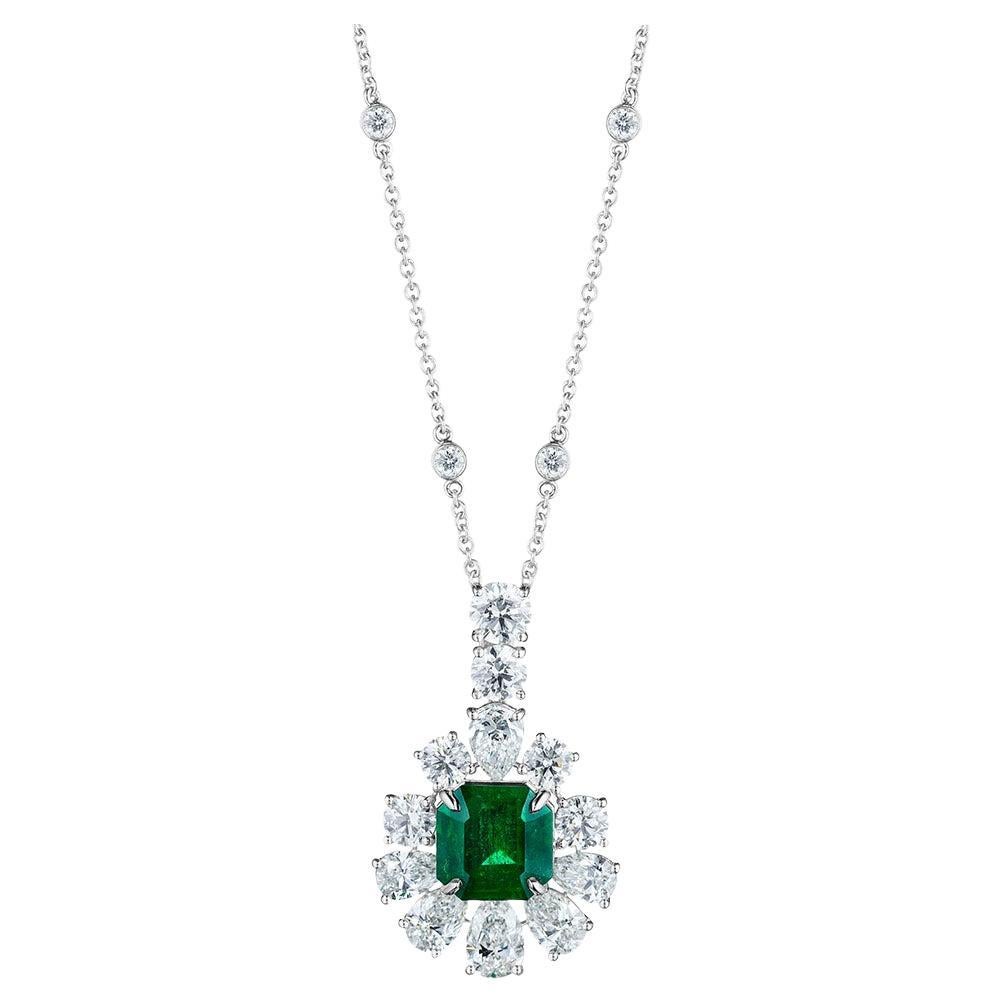 12,46 Karat Asscher-Schliff Smaragd & birnenförmige Diamant-Halskette aus Platin im Angebot