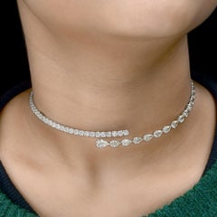 Collar gargantilla con diamantes redondos SI/H pera de 12,47 quilates y 18 quilates de oro blanco