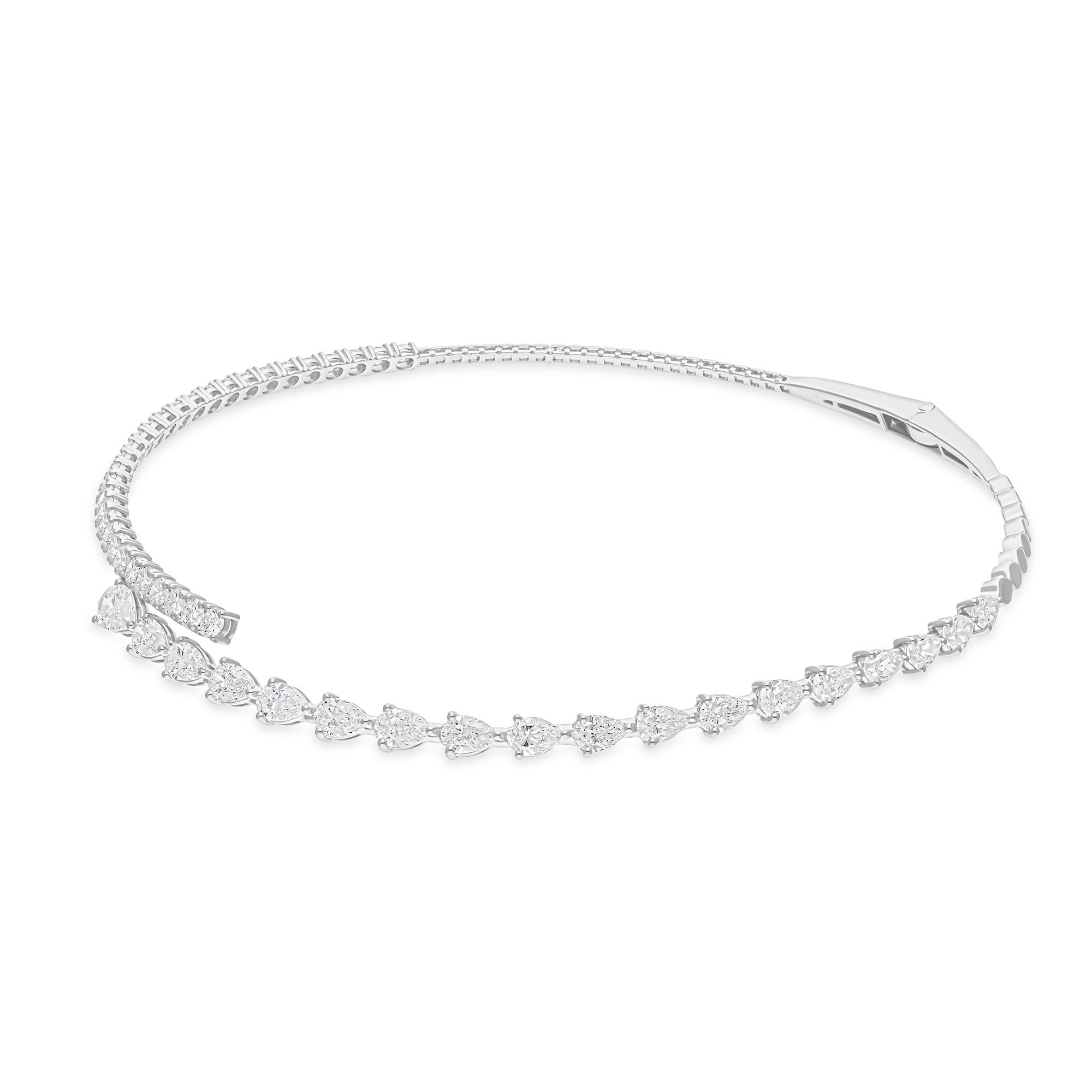 Moderno 12,47 Carati SI/H Pear Round Diamond Wrap Necklace (collana a girocollo) Oro bianco 18 carati in vendita