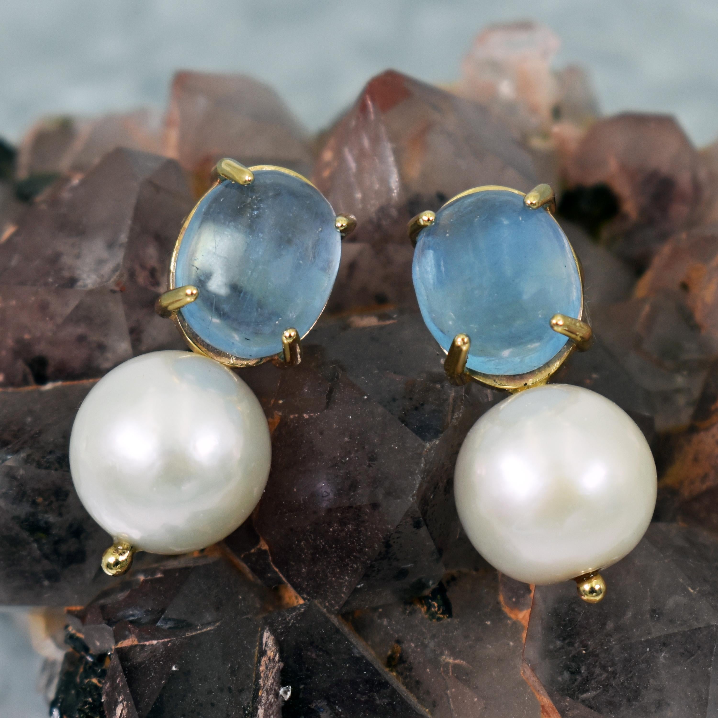 Contemporary 12.48 Carat Aquamarine and Freshwater Pearl Drop 14 Karat Gold Stud Earrings