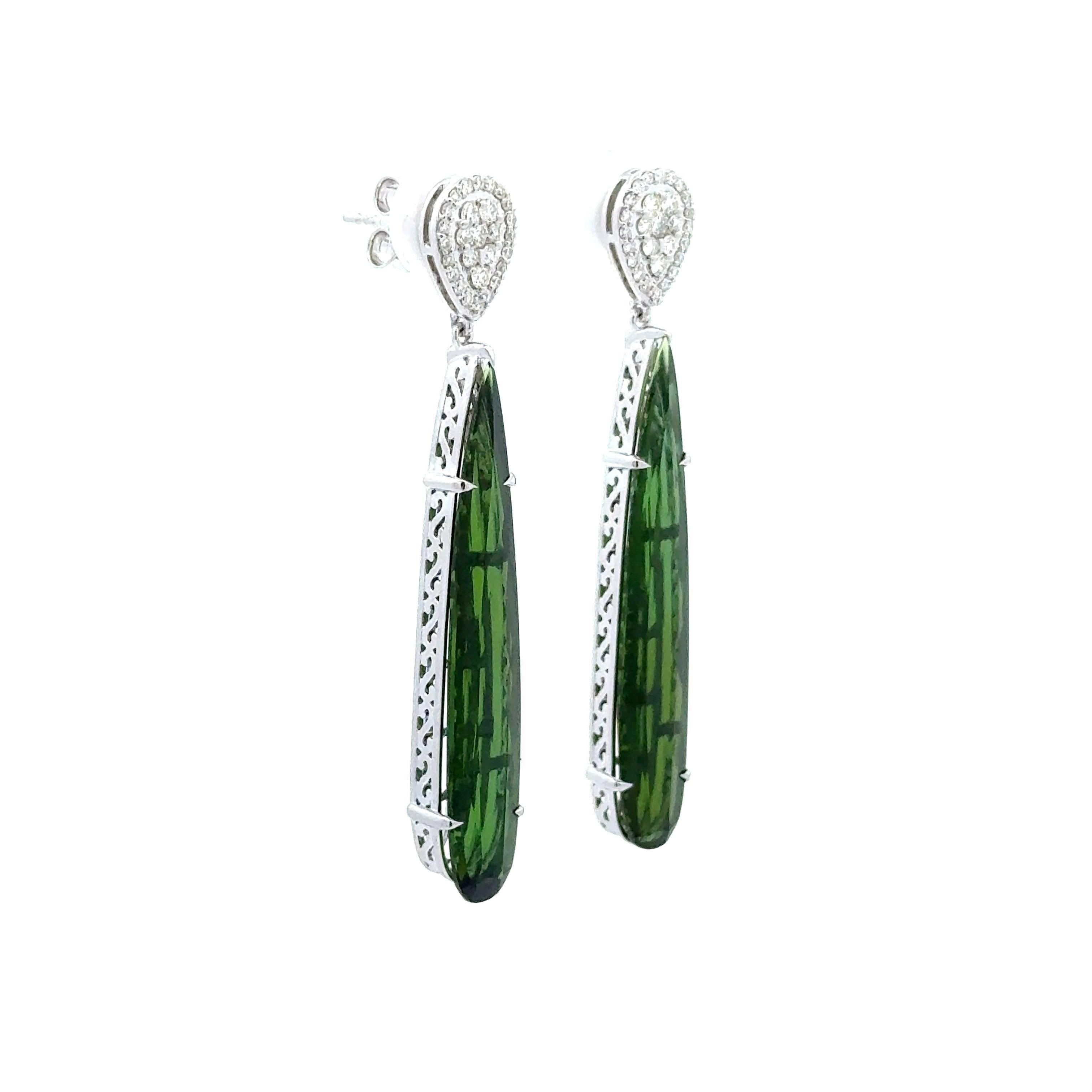 Taglio a goccia Orecchini a goccia in oro bianco 14k con diamante e tormalina verde da 12,48 carati in vendita