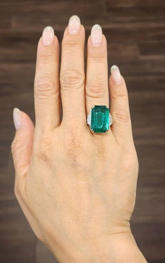 12.49 ct Natural Emerald & Diamond Ring