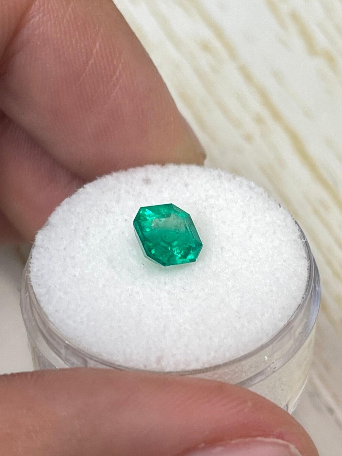 Esmeralda colombiana talla Asscher verde azulada de 1,24 ct 6,7x6,7 genuina piedra de nacimiento de mayo en Nuevo estado para la venta en Jupiter, FL