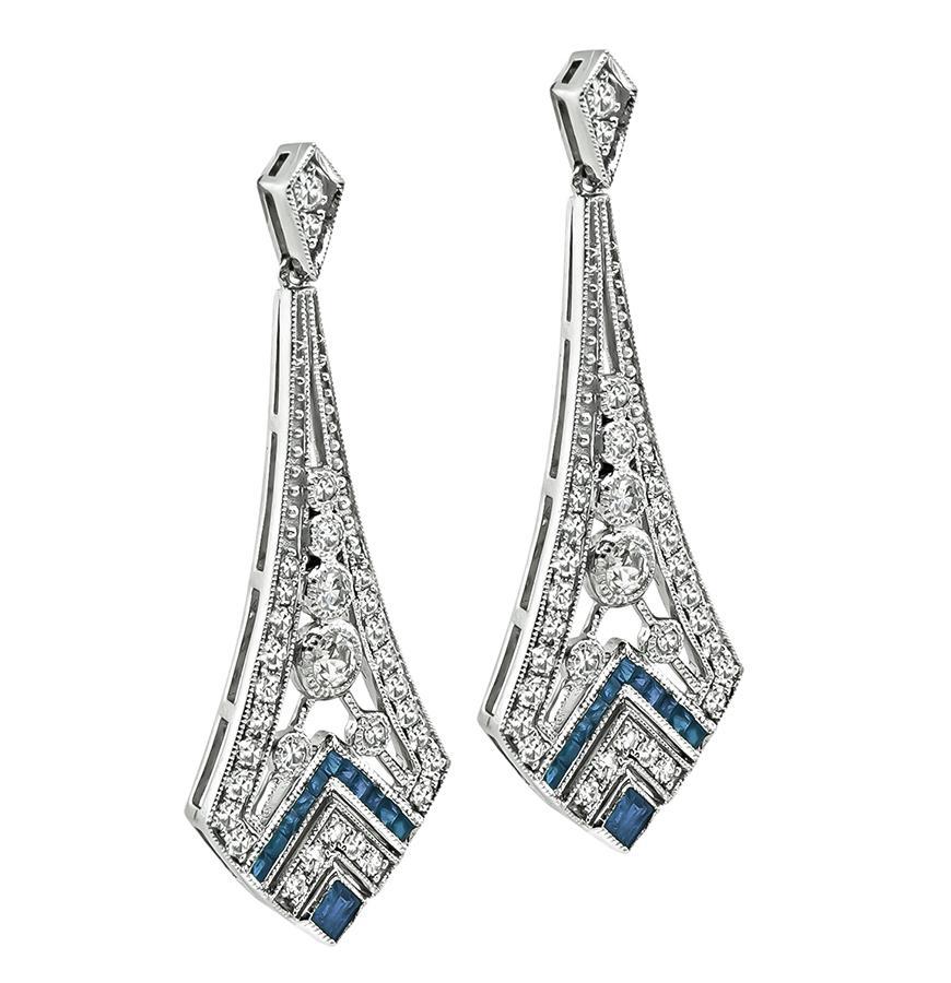 Questo è un favoloso paio di orecchini in platino. Gli orecchini sono caratterizzati da scintillanti diamanti a taglio rotondo che pesano circa 1.24 carati. Il colore di questi diamanti è G-H con purezza VS. I diamanti sono accentuati da deliziosi