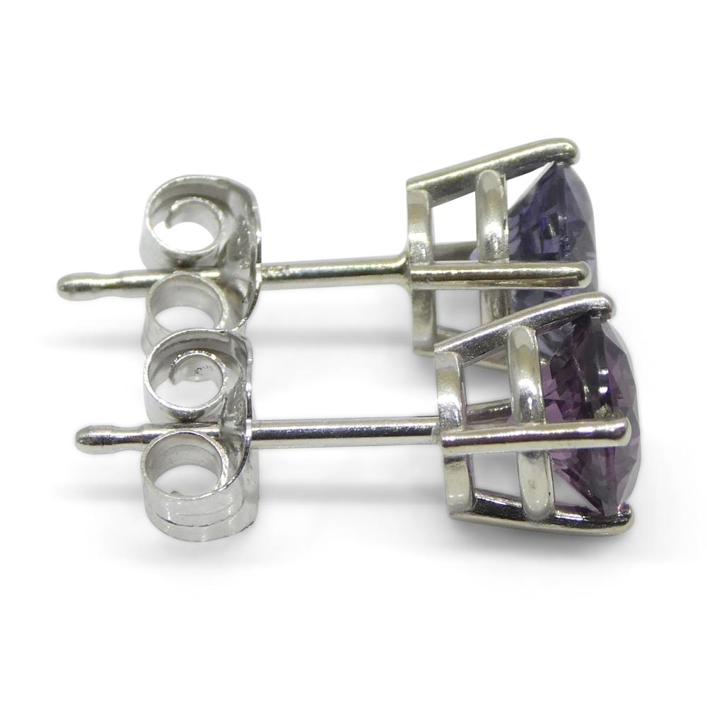 Orecchini con spinelli tondi viola/viola da 1,24 carati in oro bianco 14 carati in vendita 5