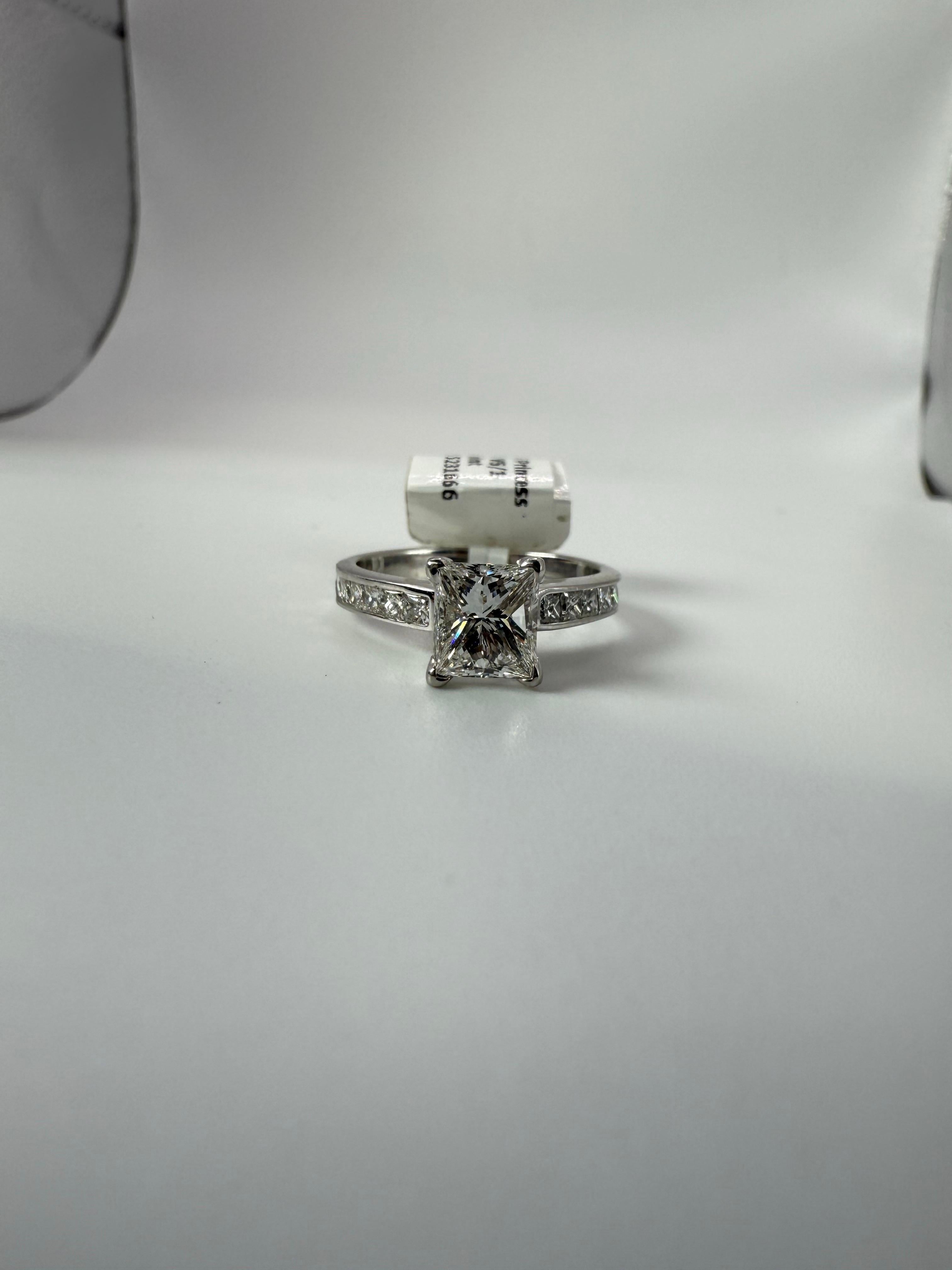 Femenino o masculino 1.24ct VS1/F anillo de compromiso anillo cuadrado de diamantes 14KT oro en venta