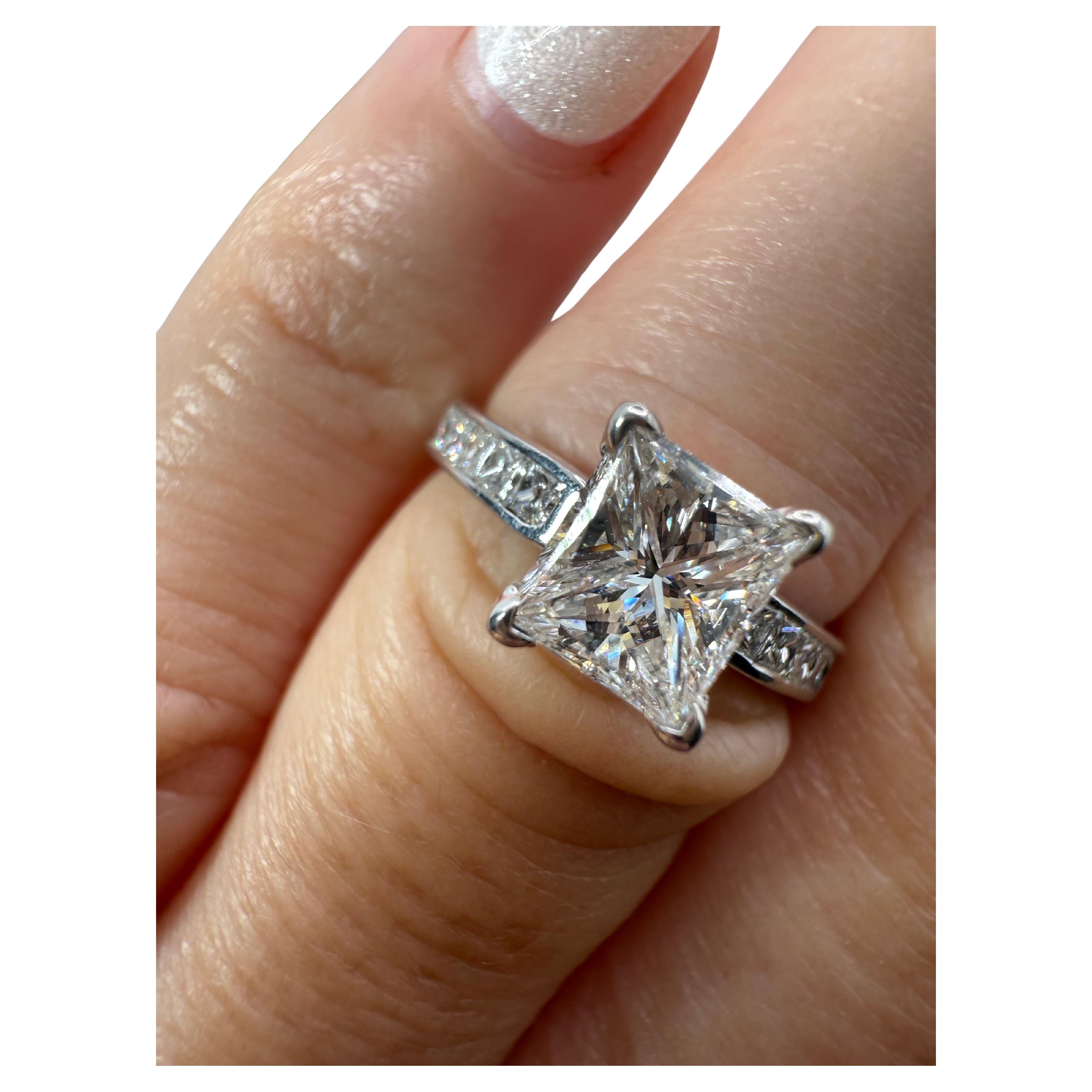 Anello di fidanzamento quadrato con diamante 1,24ct VS1/F in oro 14KT