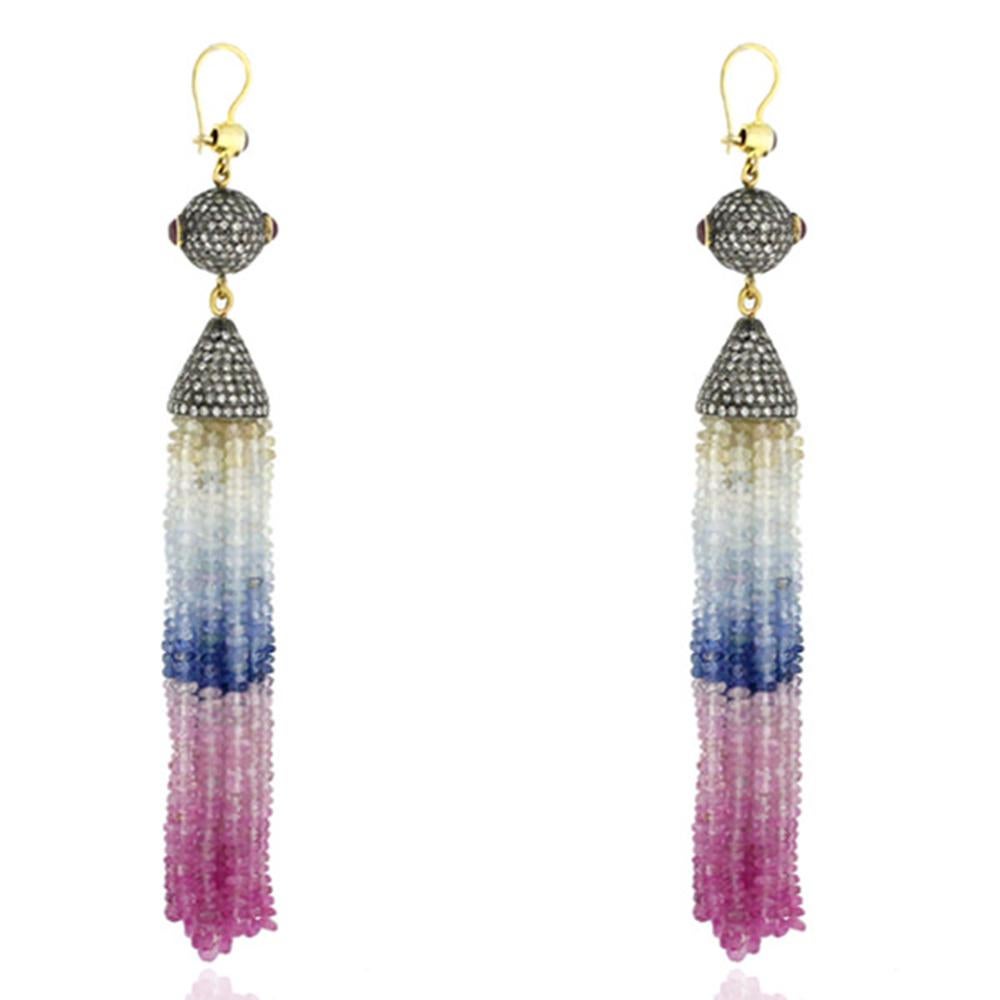 Ces 124cts Multi color Sapphire Diamond and Ruby Tassel Earring in Gold and Silver (boucles d'oreilles à pompon en or et argent) sont très glam pour le printemps.

18kt gold:1.6gms
Diamond:4.58cts
Rubis : 1,64 carats
Saphir Multi : 124.5Cts
