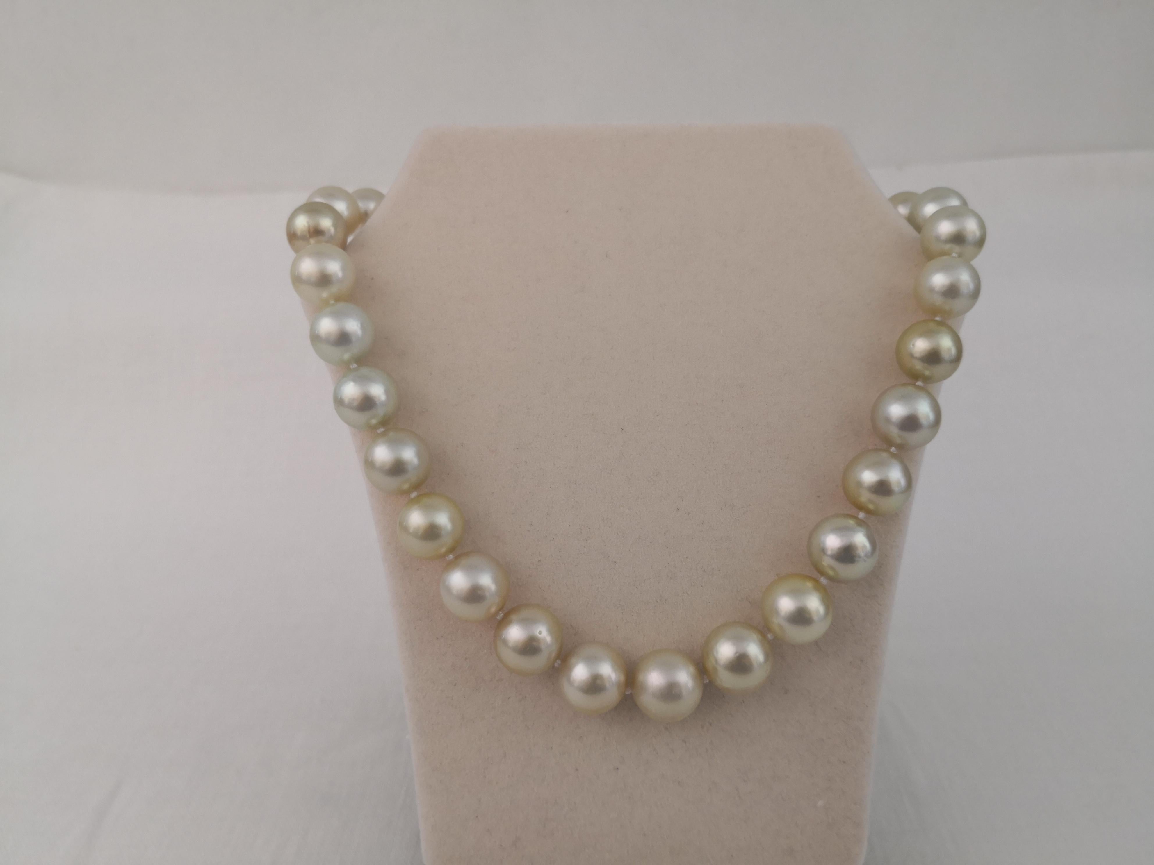 Contemporary Golden South Sea Pearl Round Shape 12.5-15 mm Natural Color, 18 Karat Gold For Sale