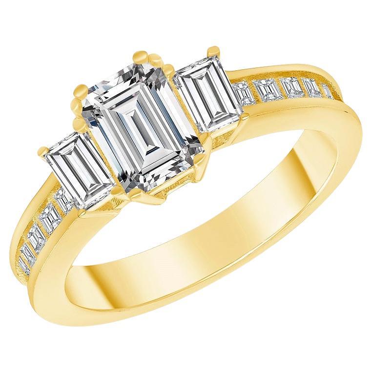 En vente :  Bague de fiançailles à 3 pierres avec diamant taille émeraude de 1,25 carat et diamant taille princesse