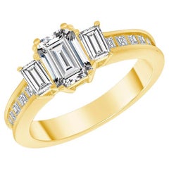 Bague de fiançailles à 3 pierres avec diamant taille émeraude de 1,25 carat et diamant taille princesse