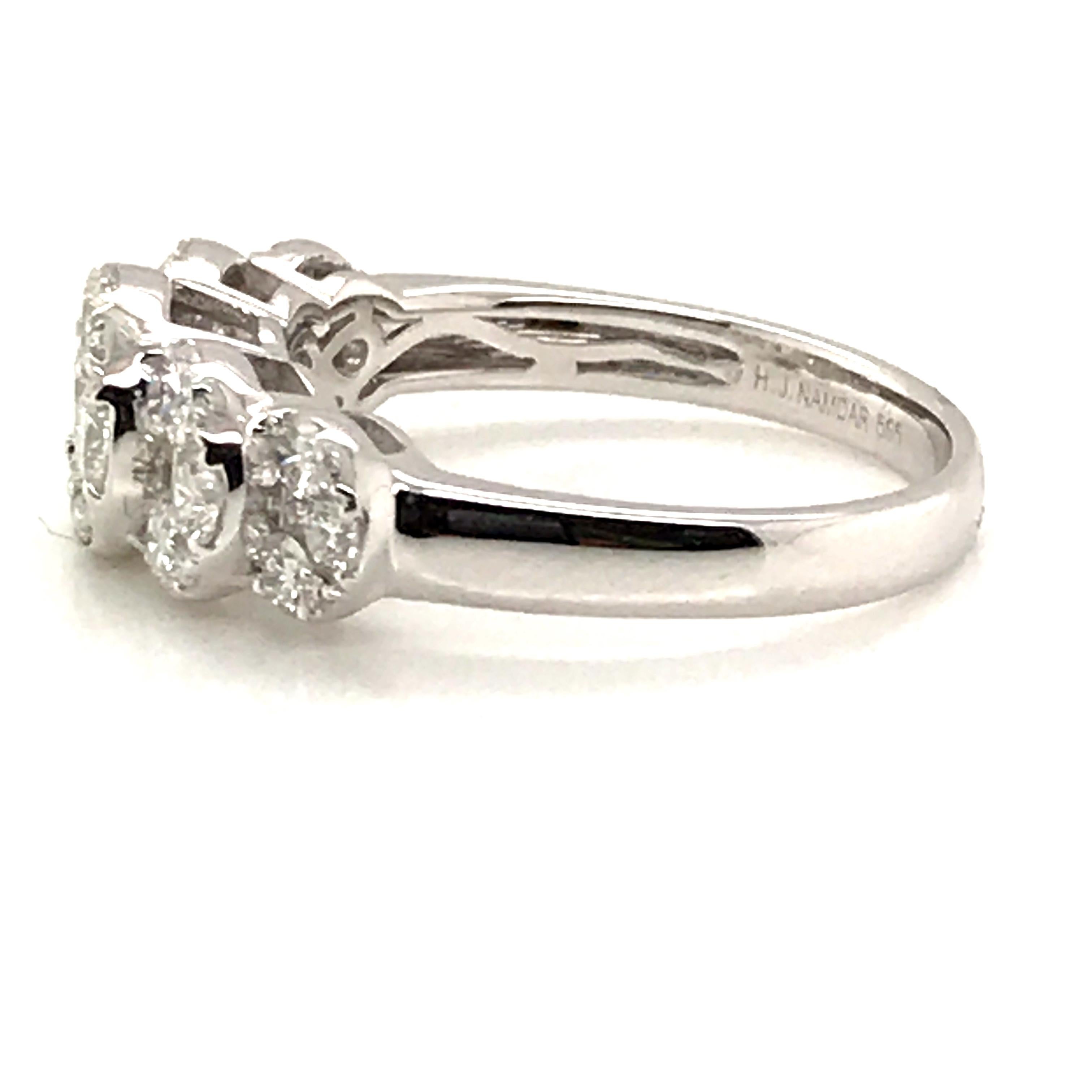 Modern 1.25 Carat 5-Section Round Cluster Diamond Ring For Sale
