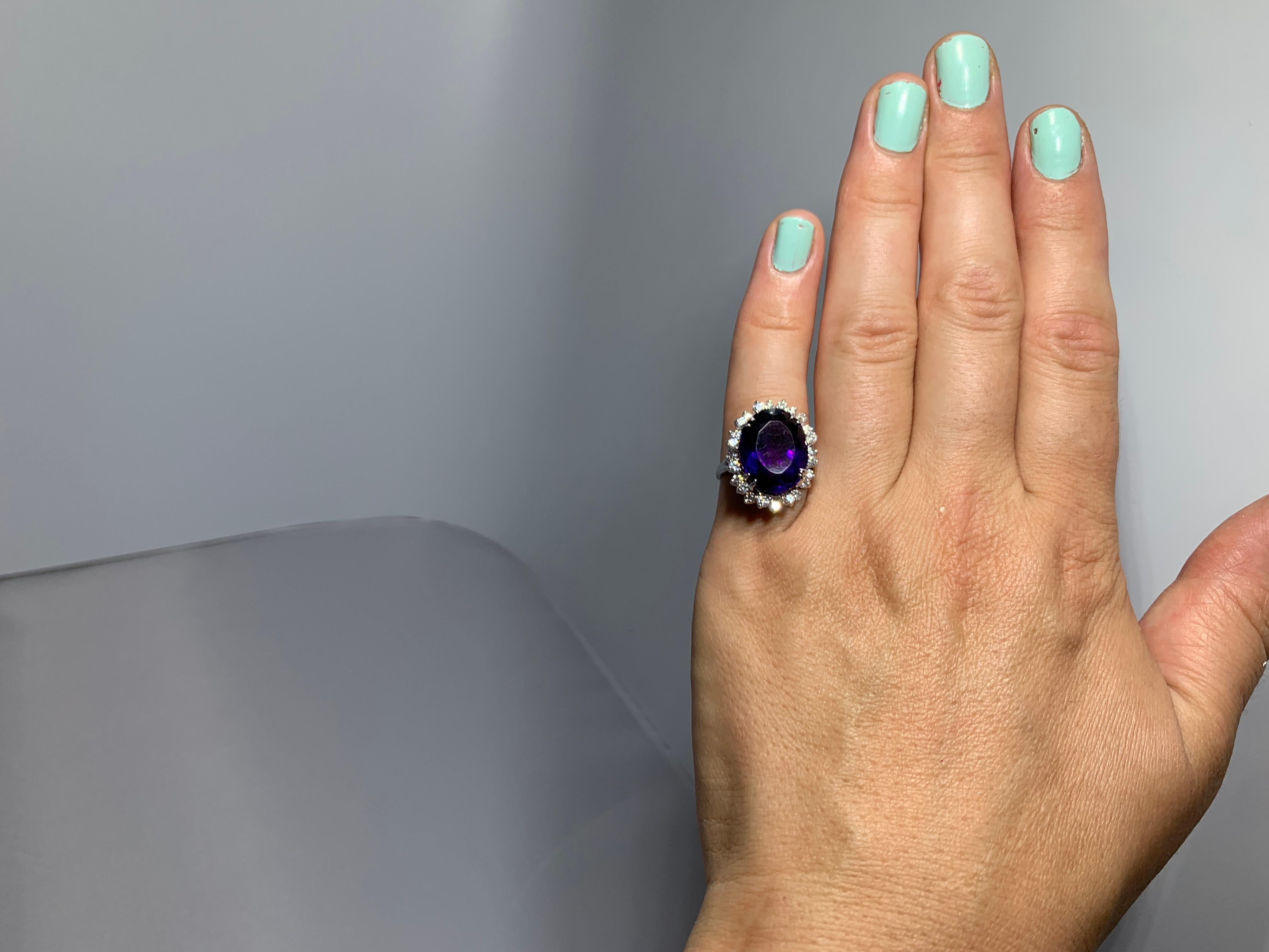 12.5 Carat Amethyst and Diamond Cocktail Ring in 14 Karat White Gold 1970s For Sale 8