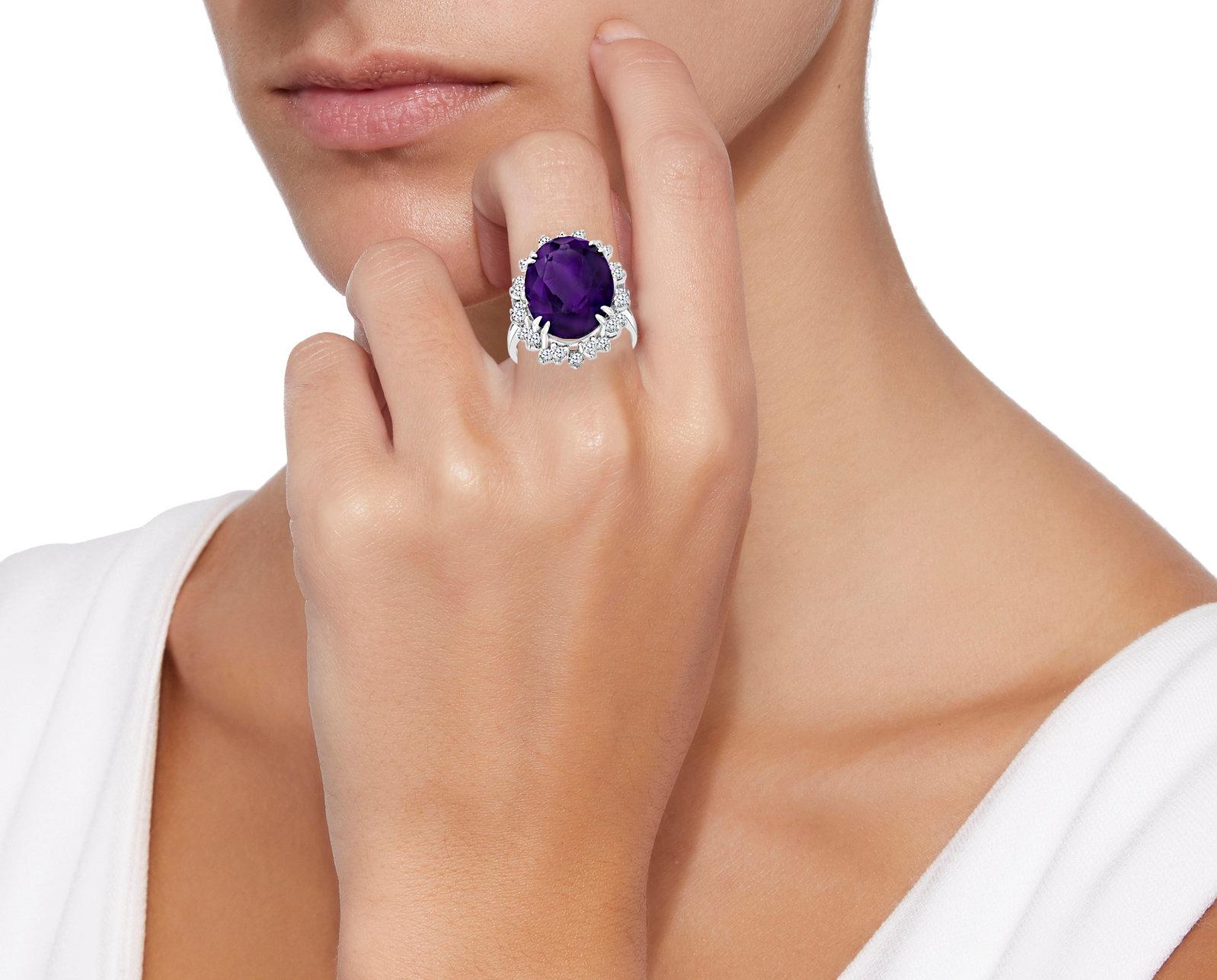 12.5 Carat Amethyst and Diamond Cocktail Ring in 14 Karat White Gold 1970s For Sale 3