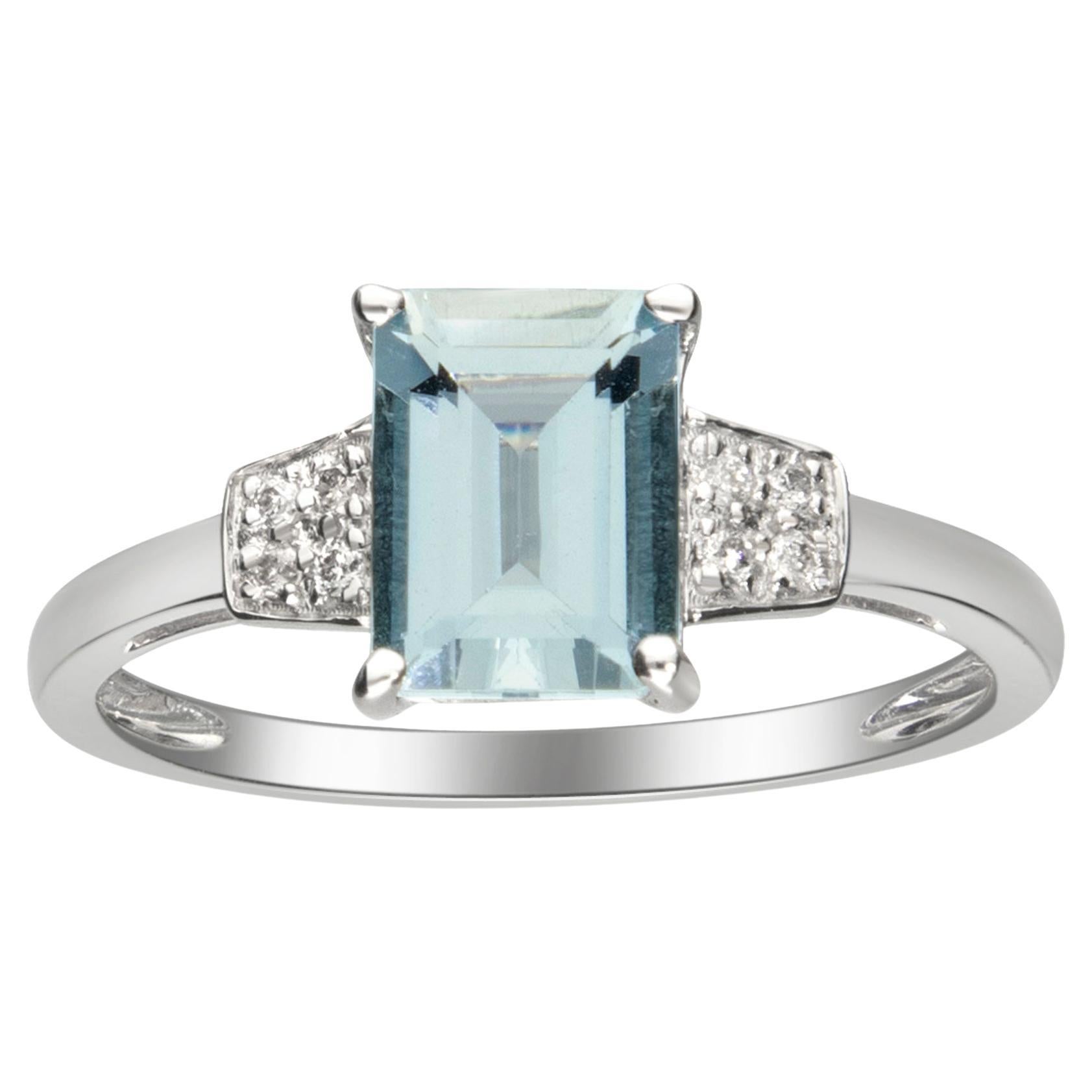 Taille émeraude 1.25 Carat Aquamarine Emerald Cut Diamond Accents 10K White Gold Engagement Ring en vente