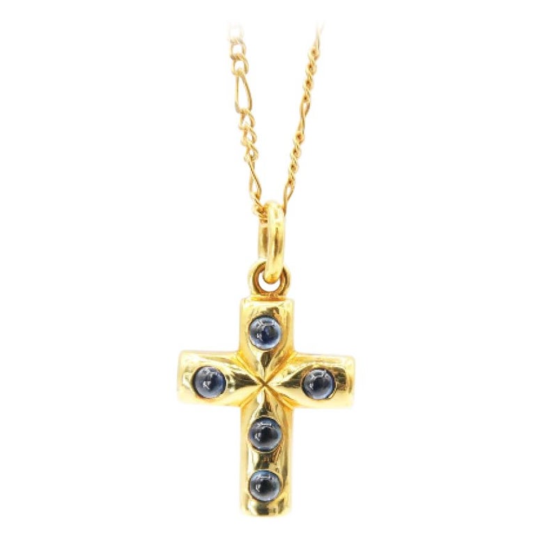 1.25 Carat Cabochon Sapphire 18k Yellow Gold Cross Dainty Figaro Chain Necklace For Sale