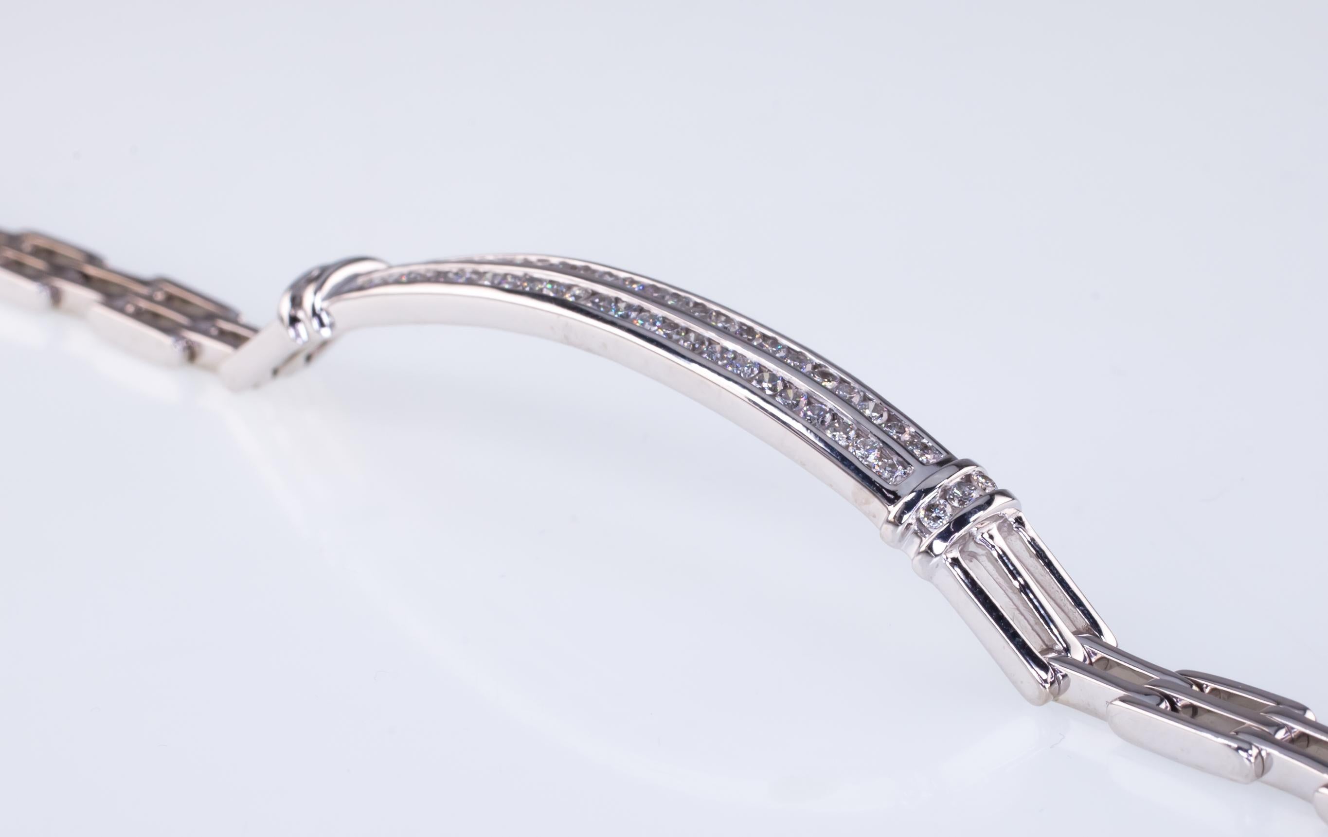 Modern 1.25 Carat Channel-Set Round Diamond Plaque Bracelet in White Gold For Sale