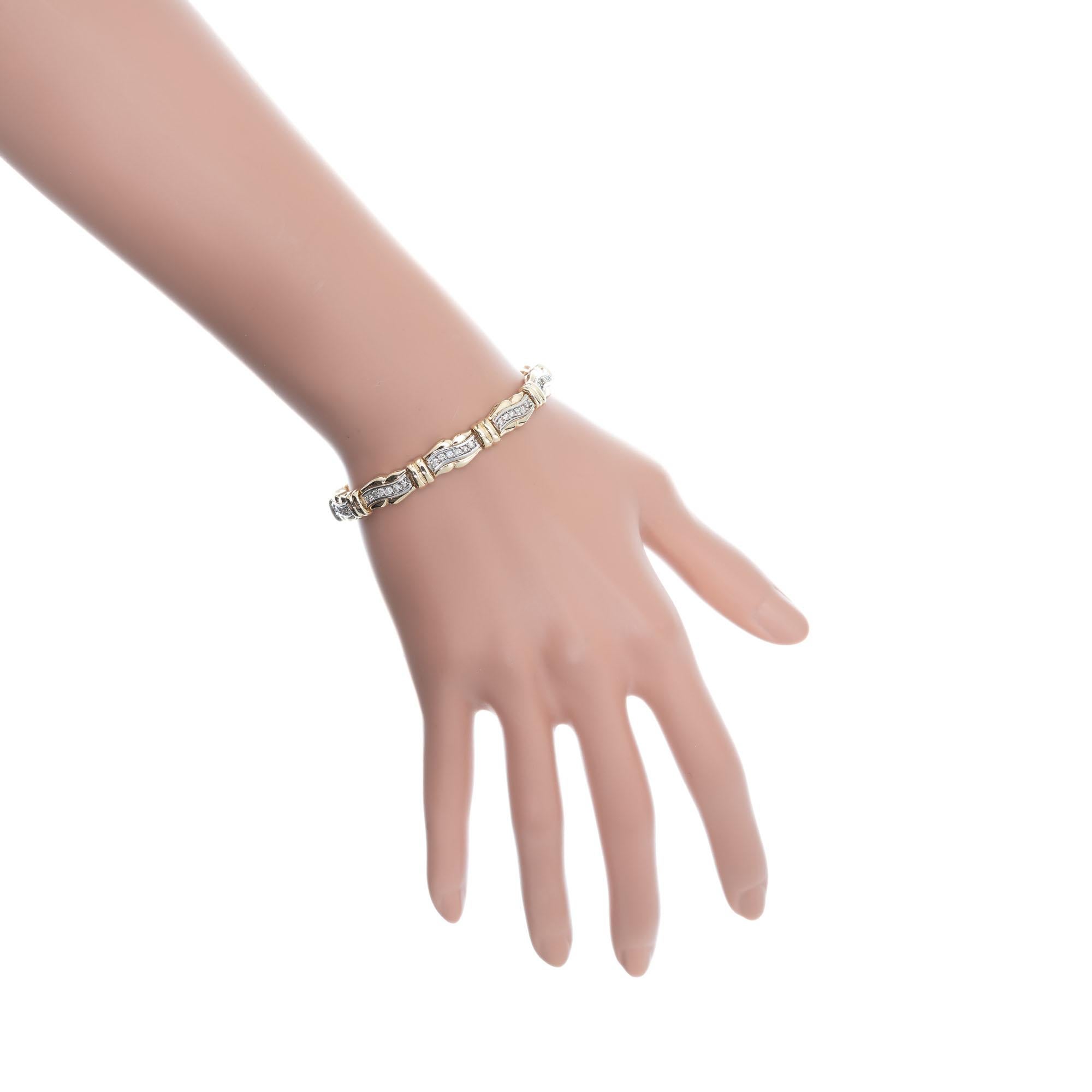 Bracelet à maillons tourbillonnants articulés en or avec diamants de 1,25 carat Pour femmes en vente