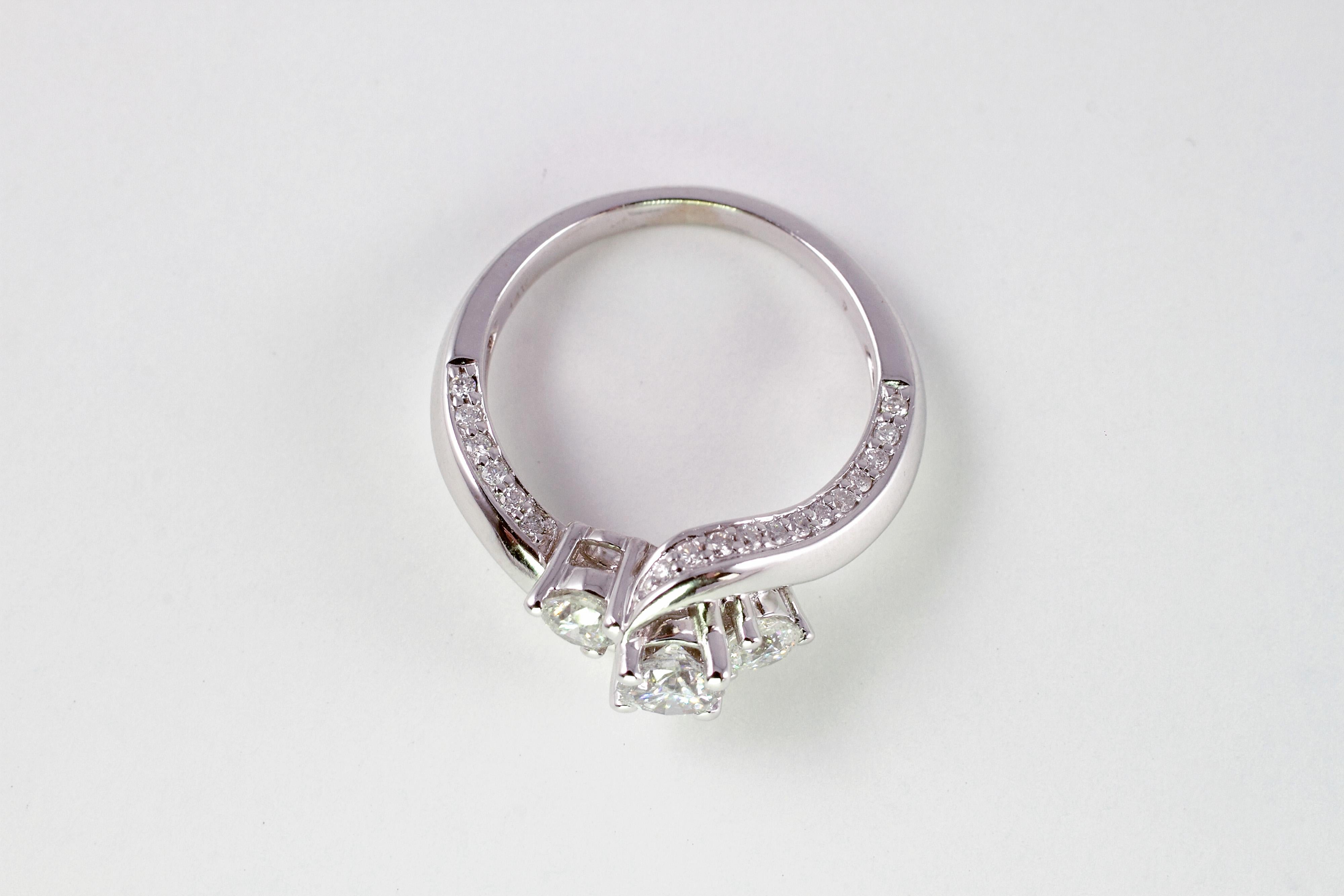 1.25 Carat Diamond Three-Stone Ring in 14 Karat White Gold In Good Condition For Sale In Dallas, TX