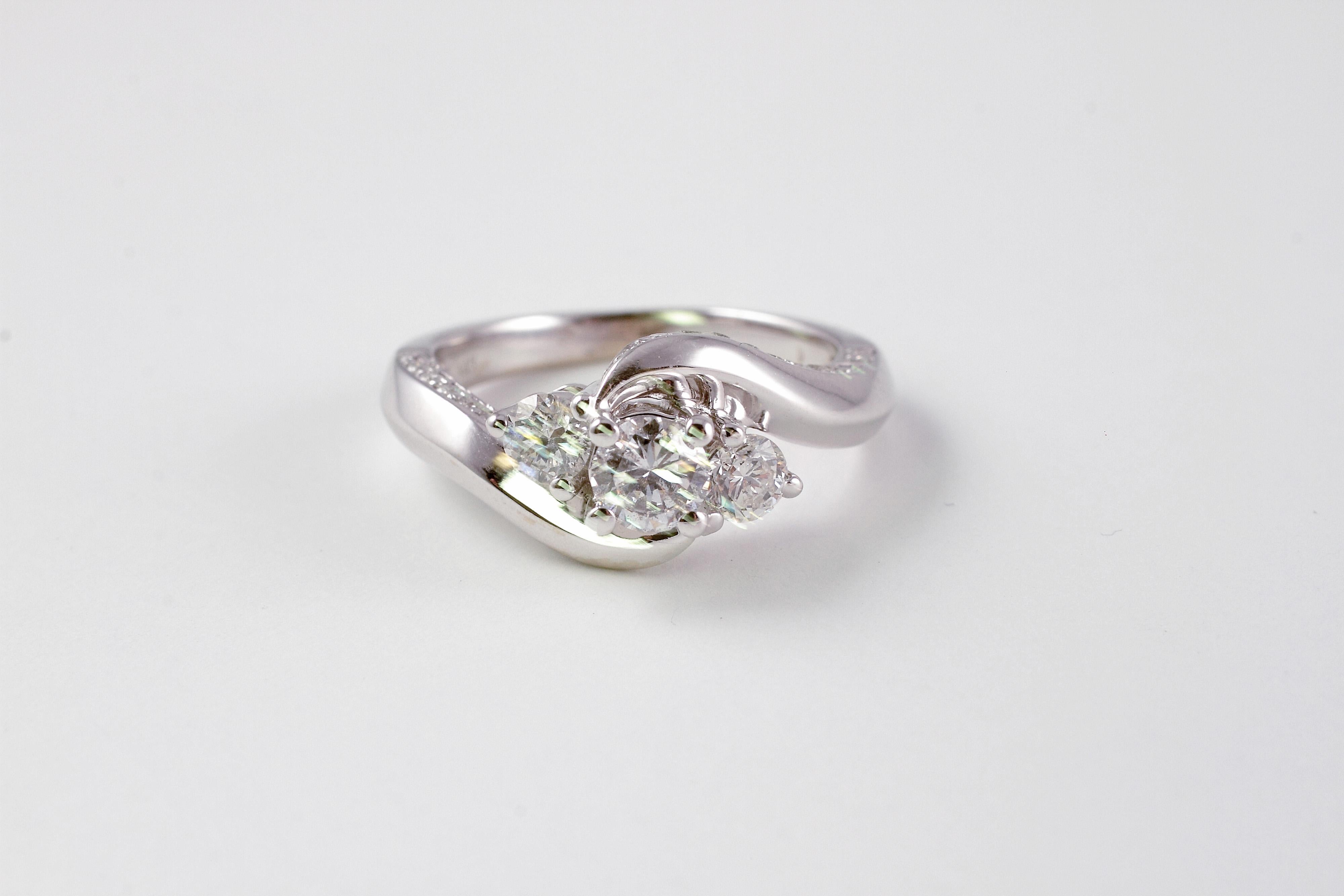 1.25 Carat Diamond Three-Stone Ring in 14 Karat White Gold For Sale 1