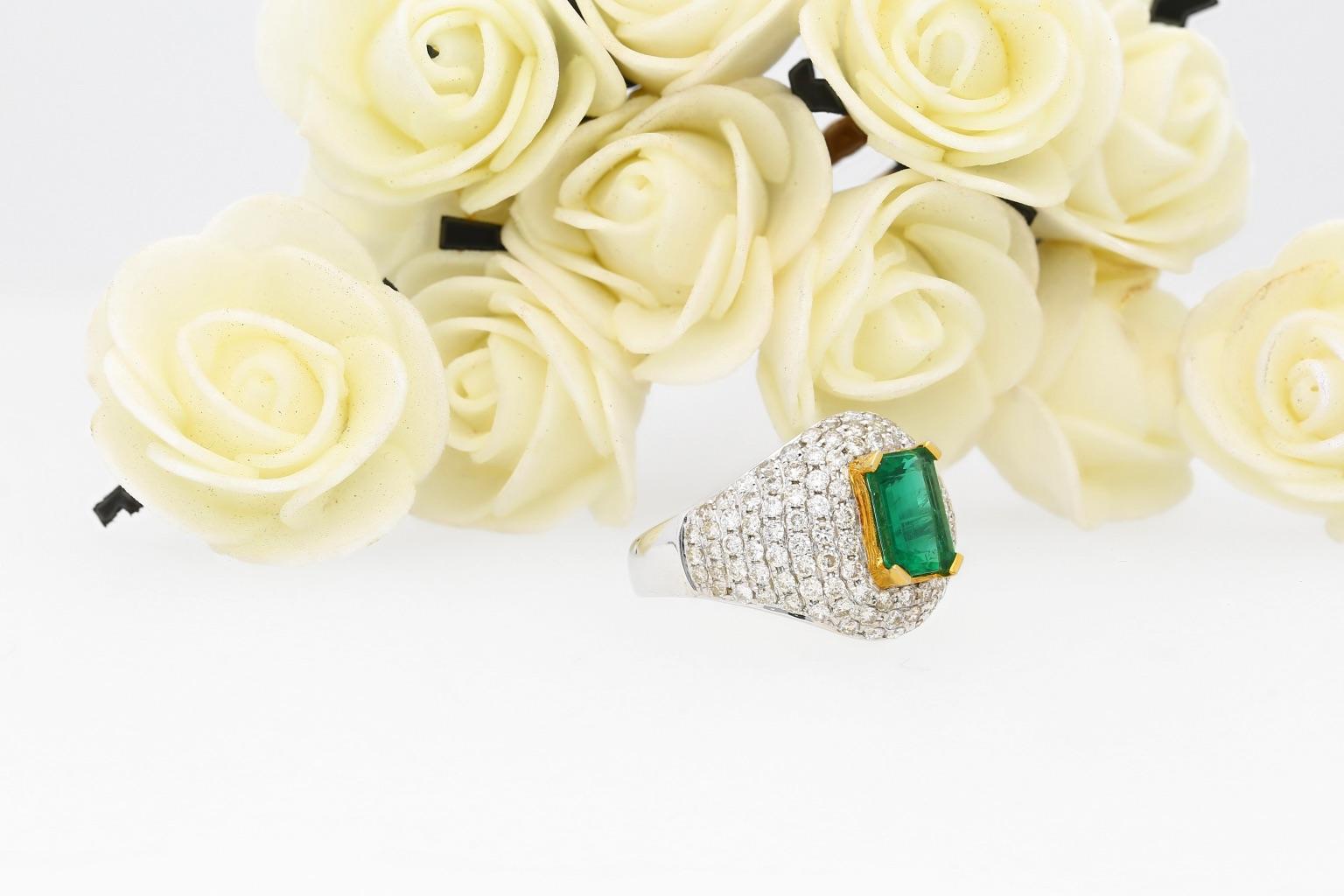 1.25 Carat Emerald Cut Emerald and White Diamond Cluster Ring in 18k White Gold In New Condition For Sale In Miami, FL