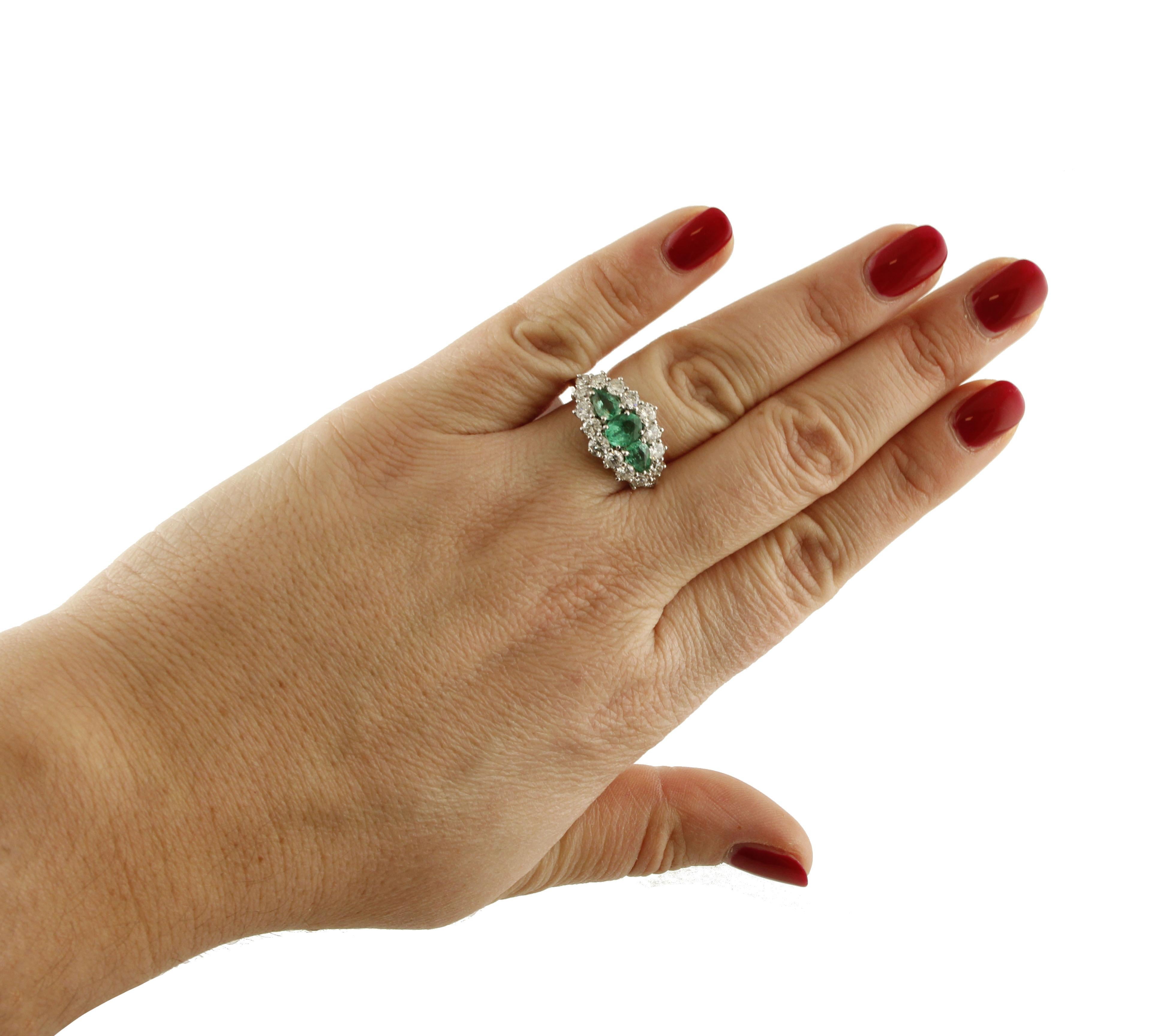 Women's 1.25 Carat Emeralds 1.72 Carat White Diamonds White Gold Ring For Sale