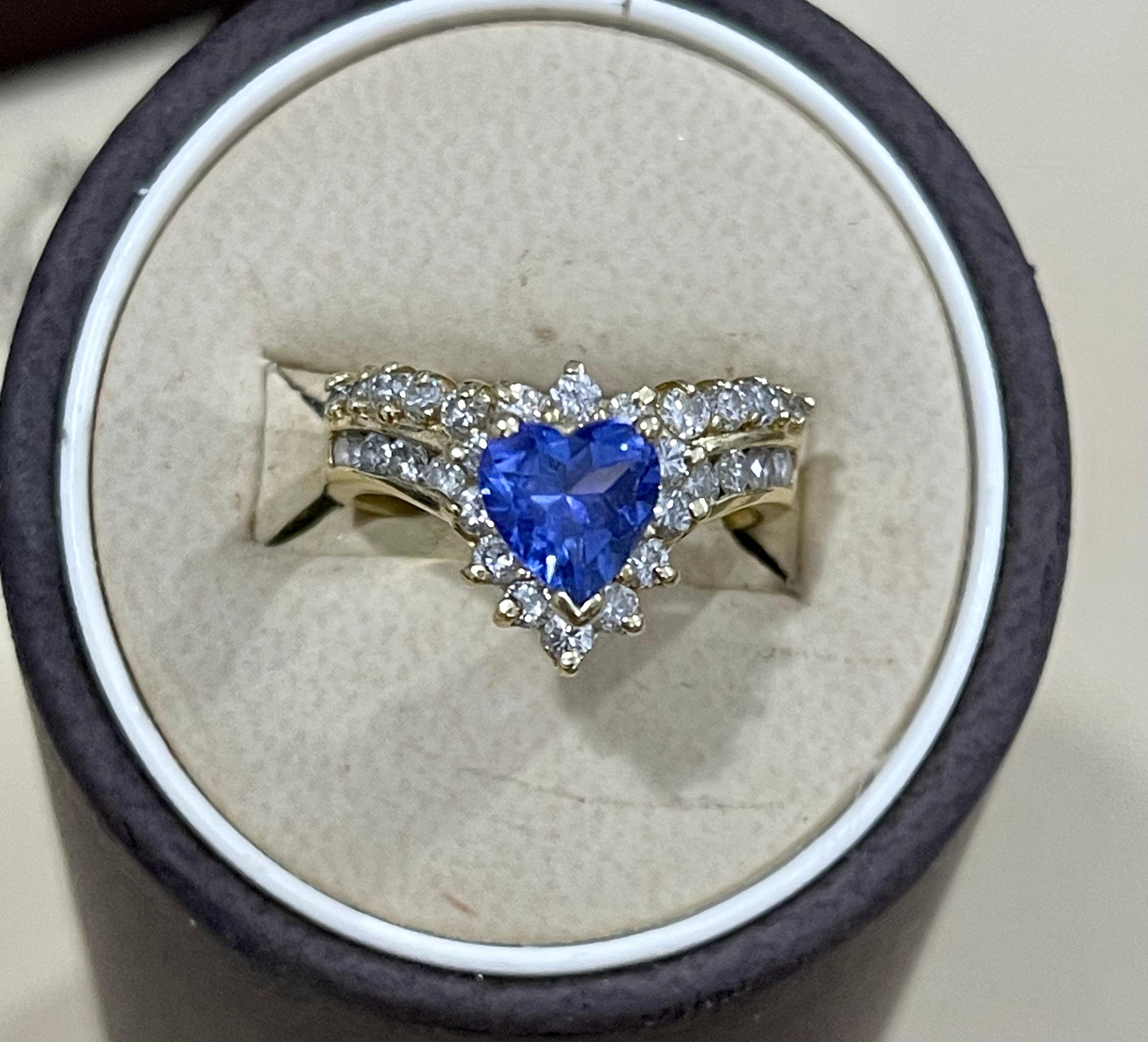 1.25 Carat Heart Shape Tanzanite and 1.5 Carat Diamond Ring 14 Karat Yellow Gold In Excellent Condition For Sale In New York, NY